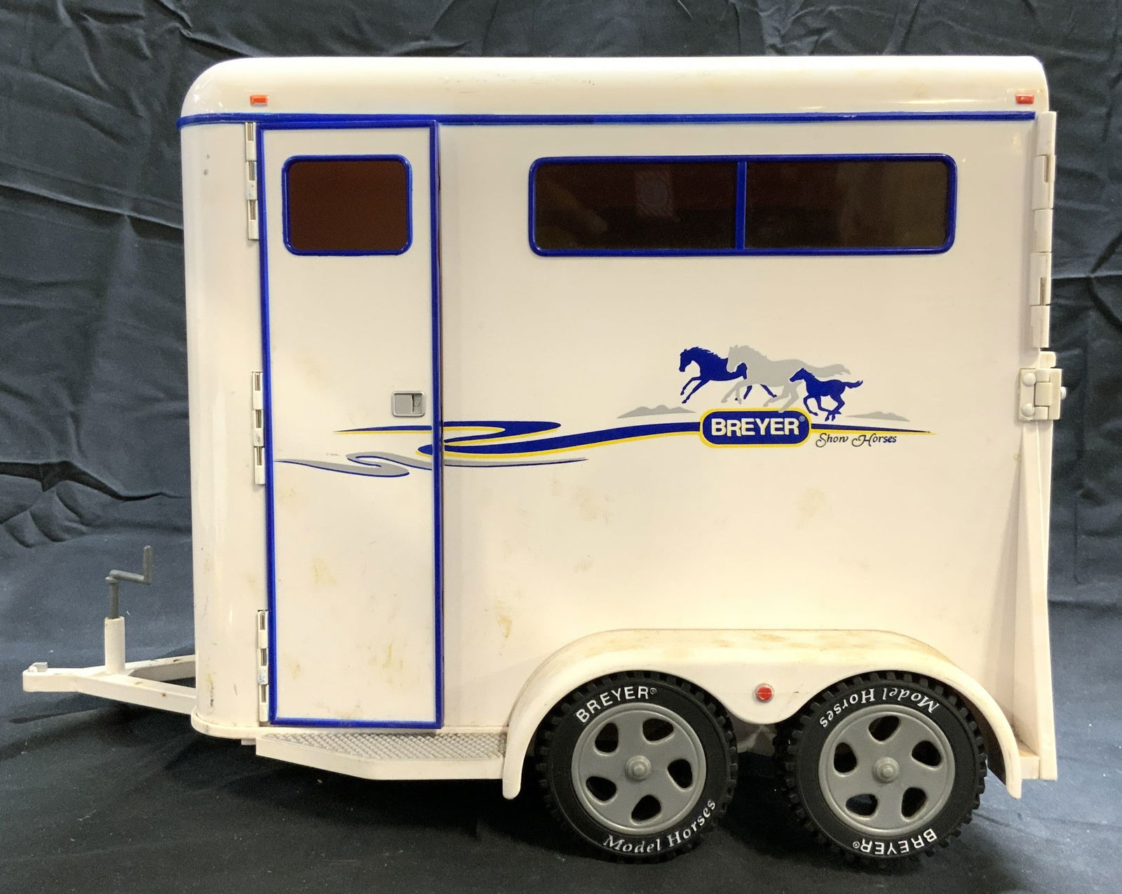 BREYER Show Horses Toy Trailer (1 of 8)