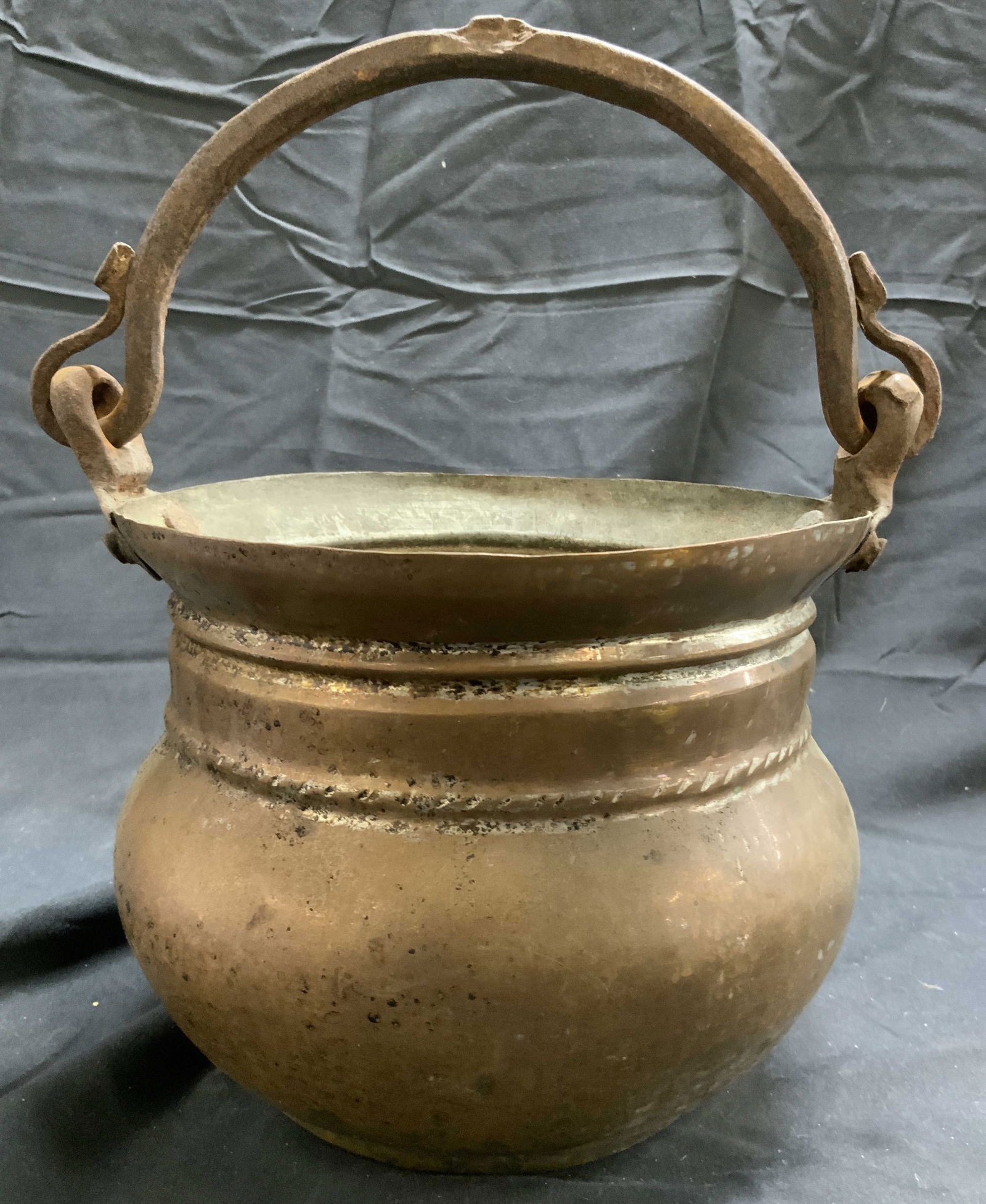 Vntg Copper Over White Metal Plant Pot W Handle (1 of 8)