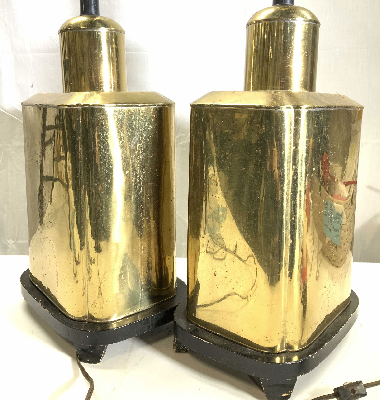 Pair Hand Chased Brass Side Table Lamps (1 of 8)