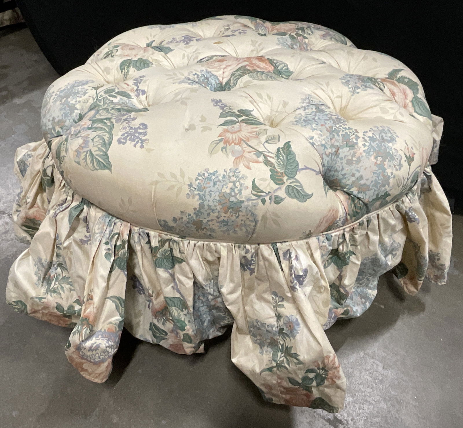 THOMASVILLE Vntg Upholstered Round Ottoman, Wheels (1 of 10)