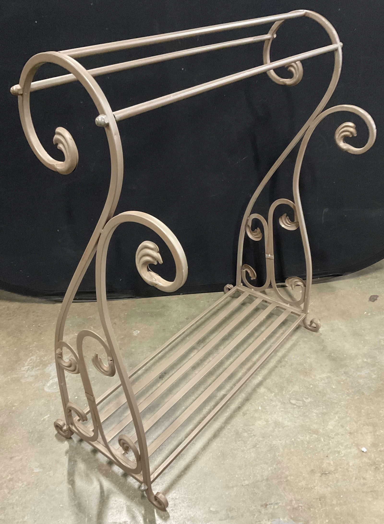 Scrolled Metal Quilt / Towel Rack (1 of 7)