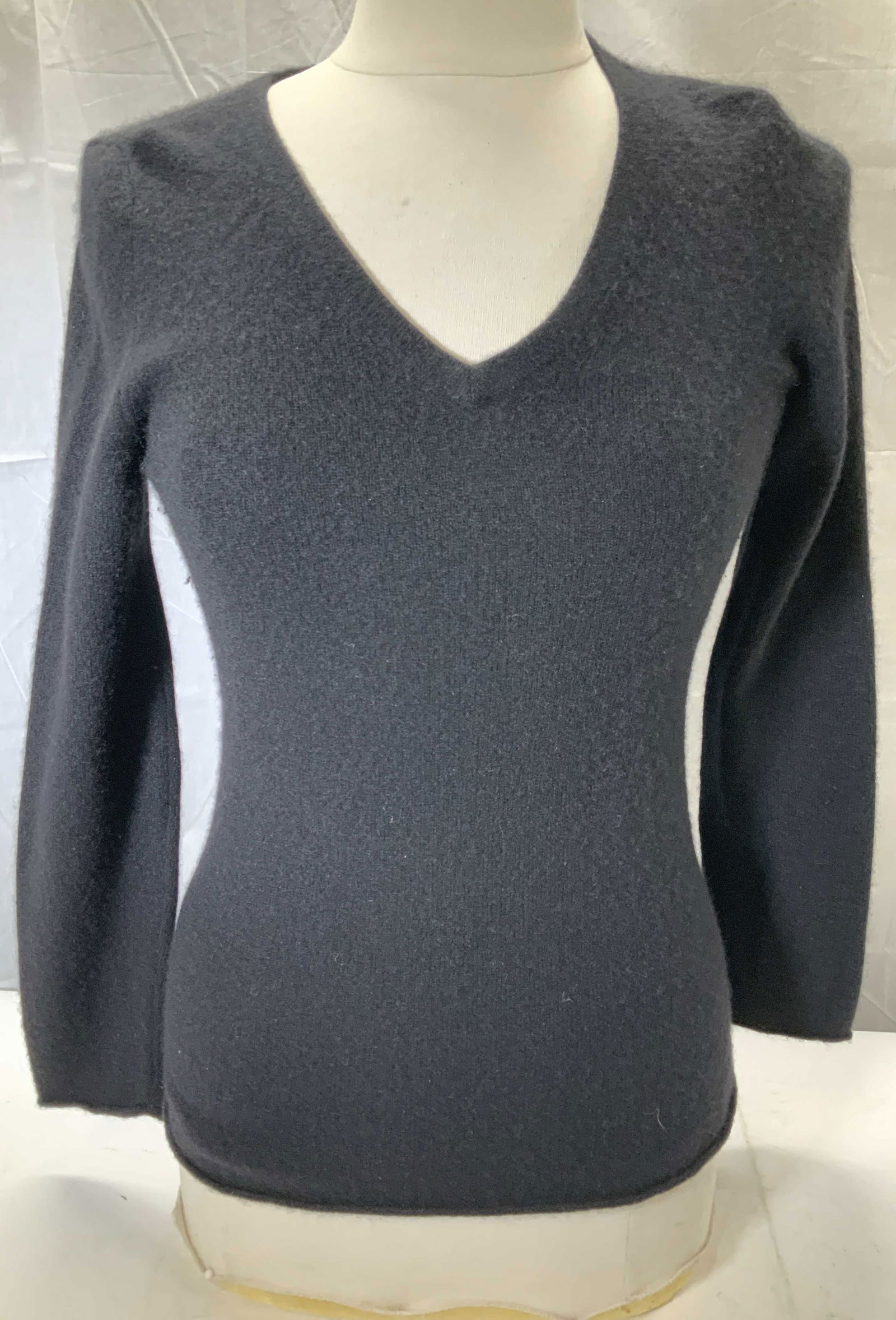 Lord & Taylor Black Cashmere Sweater: Lord & Taylor black cashmere sweater , size Small. Rolled hems, minor pilling under arms. 23.5 in. Long. Cashmere sweater, wearables, black cashmere sweater, Vintage wear, Lord & Taylor cashmere sweat