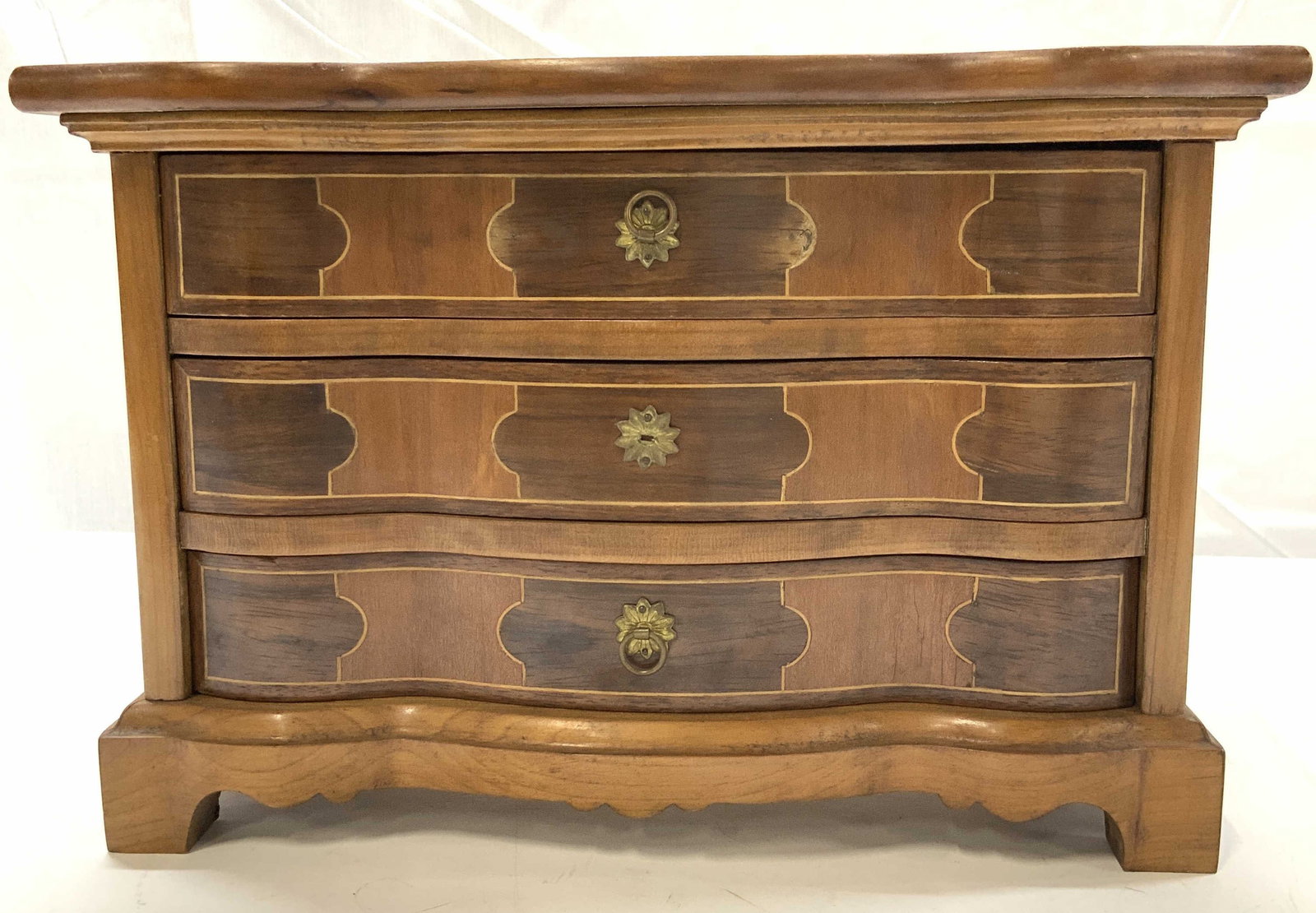 Marquetry Wood Jewelry Box: Wooden marquetry vintage jewelry box with center drawer lined with olive green velour. Center drawer ring pull is missing. Jewelry box measures 13.5 x approx 8 in. Height 9 in. Drawers measure 10 x 6 