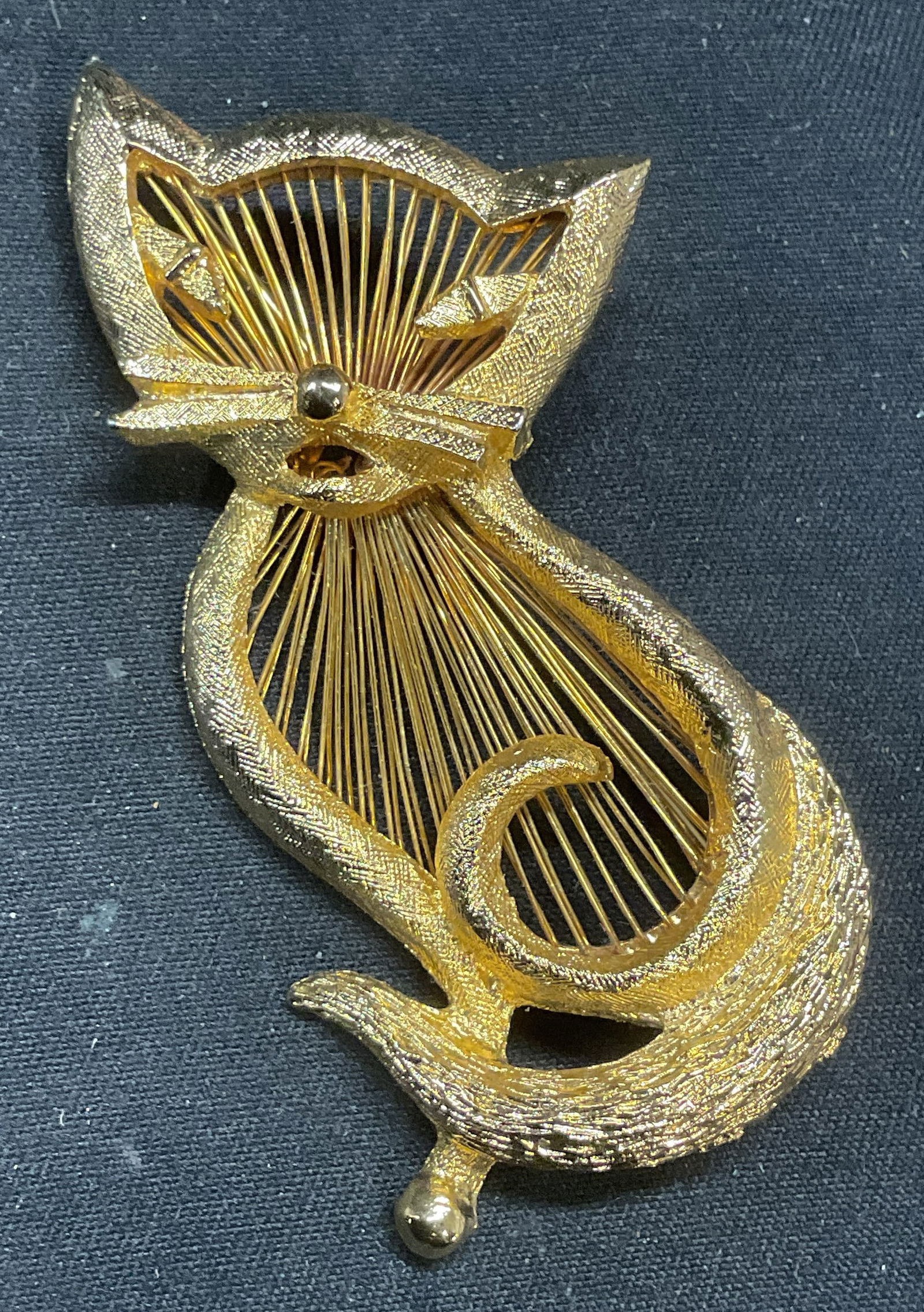 Vintage Monet Brushed Gold Tn Wire Cat Brooch (1 of 6)