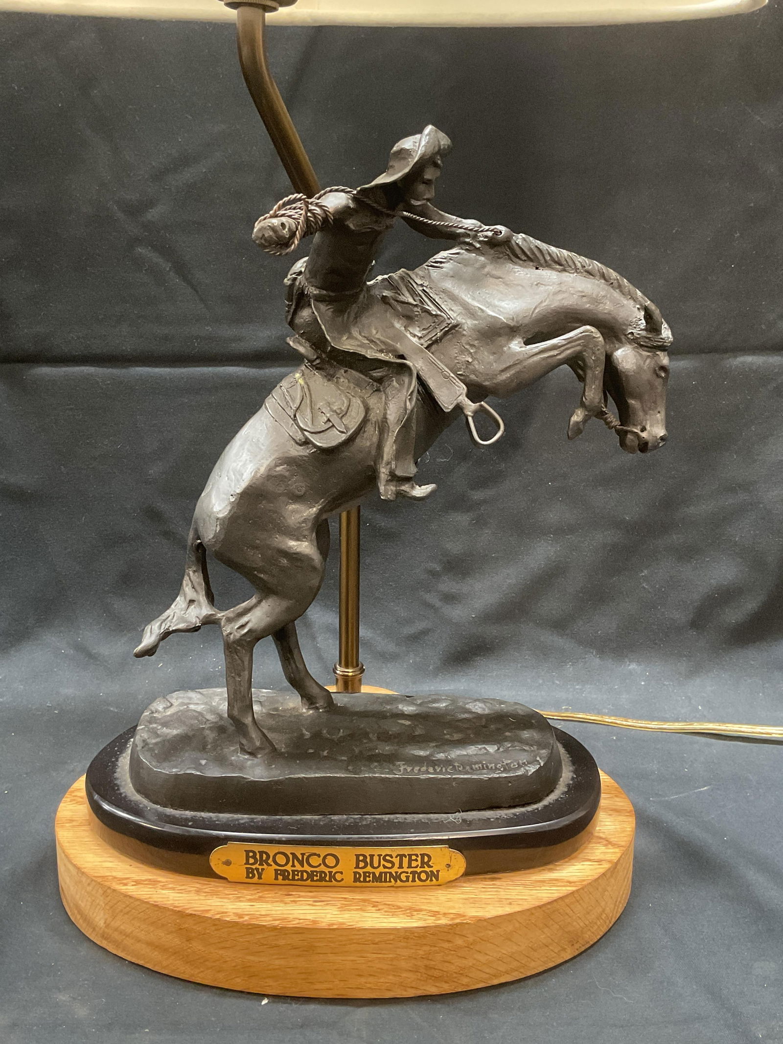 Bronco Buster Frederic Remington Bronze Lamp (1 of 9)