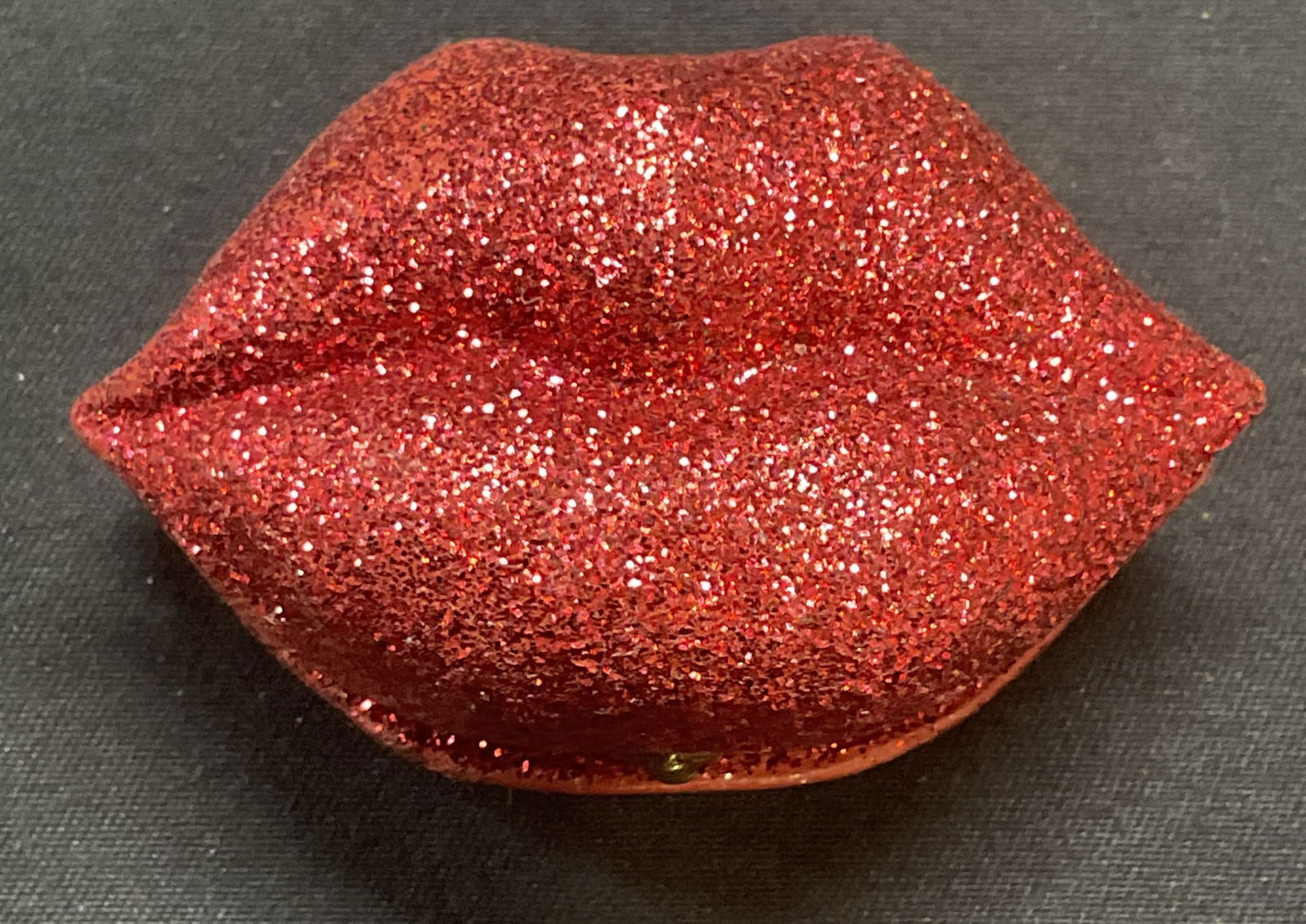 KC Sparkly Red Lips Trinket Box, 2002 (1 of 7)