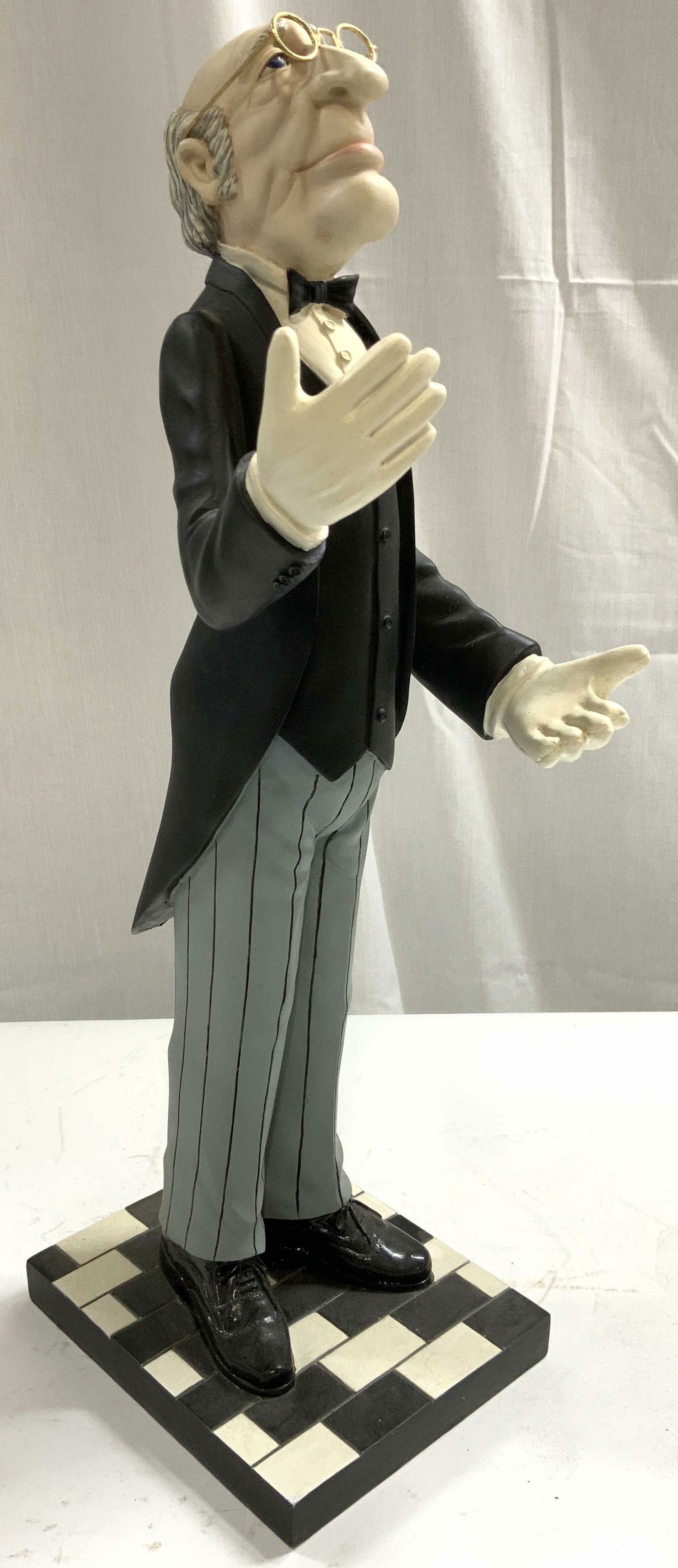 BOMBAY OUTLET Resinous Butler Figure (1 of 8)