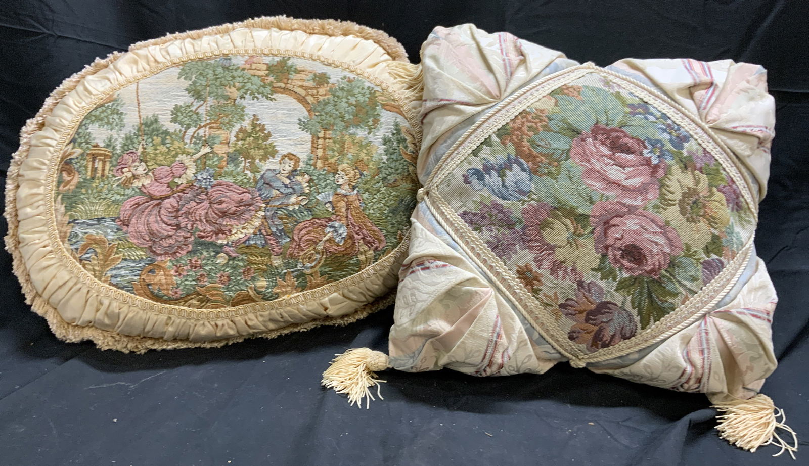 Lot 2 Vntg Custom Made Needlepoint Pillows (1 of 9)