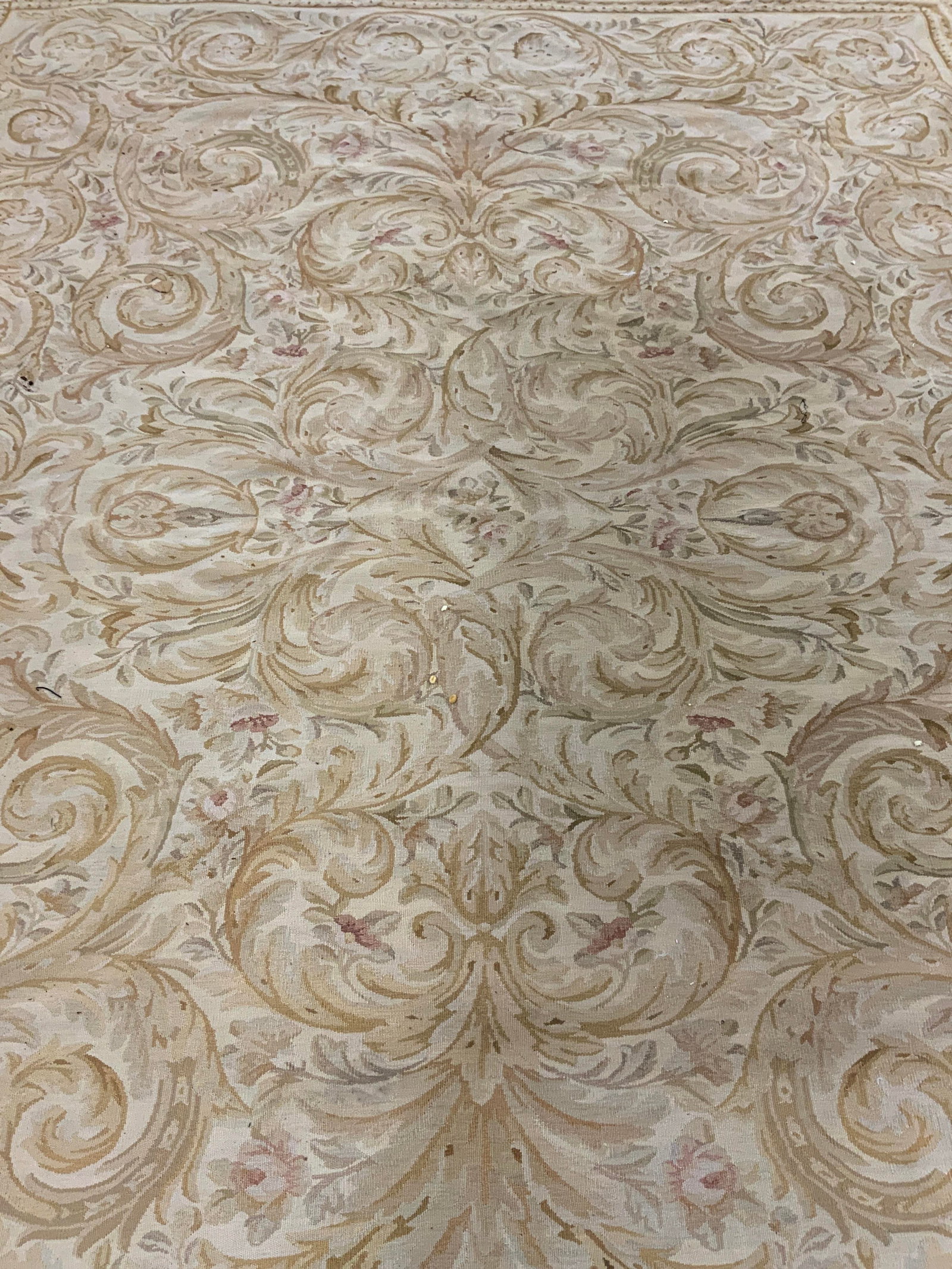 Vntg French Aubusson Floral Oversized Wool Rug: Rug is vintage. Rug appears to be French Aubusson. Piece is wool, intricate multi toned floral and leaf motif detail. Rug is oversized measuring approximately 133 inches long 104 inches wide. Rug, car