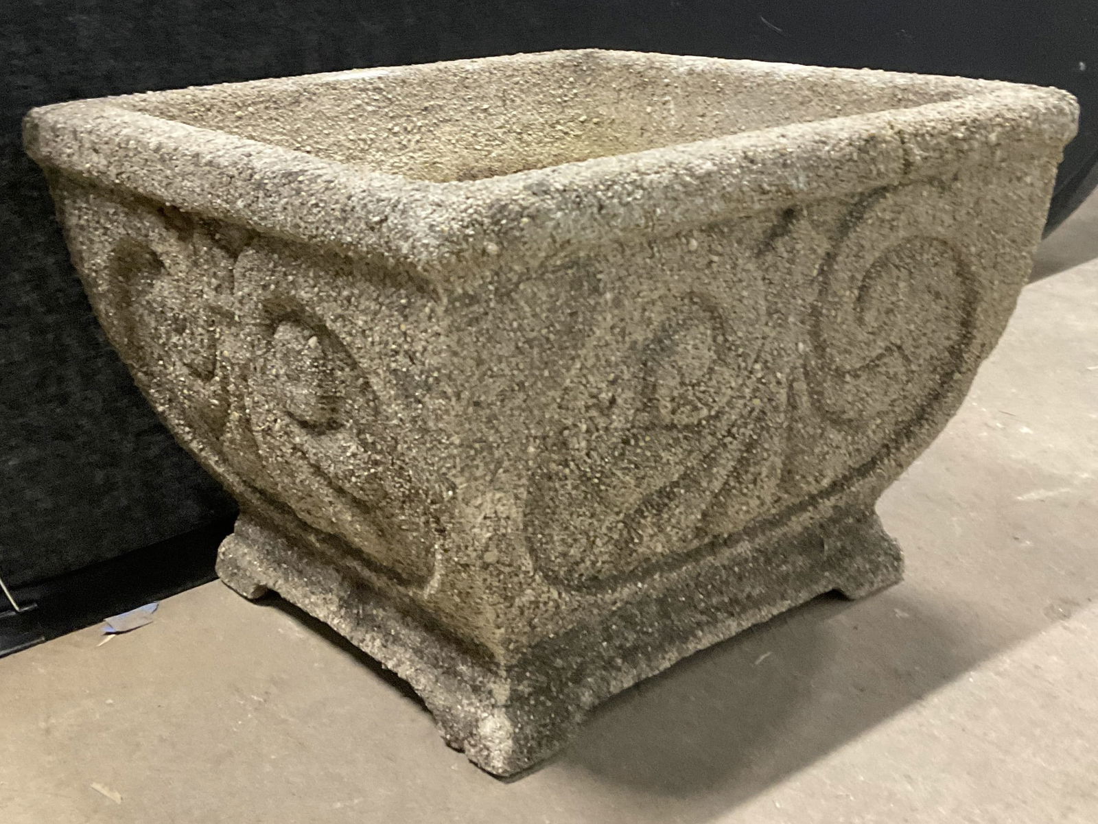 Vintage Cast Stone Shell Pattern Planter (1 of 9)