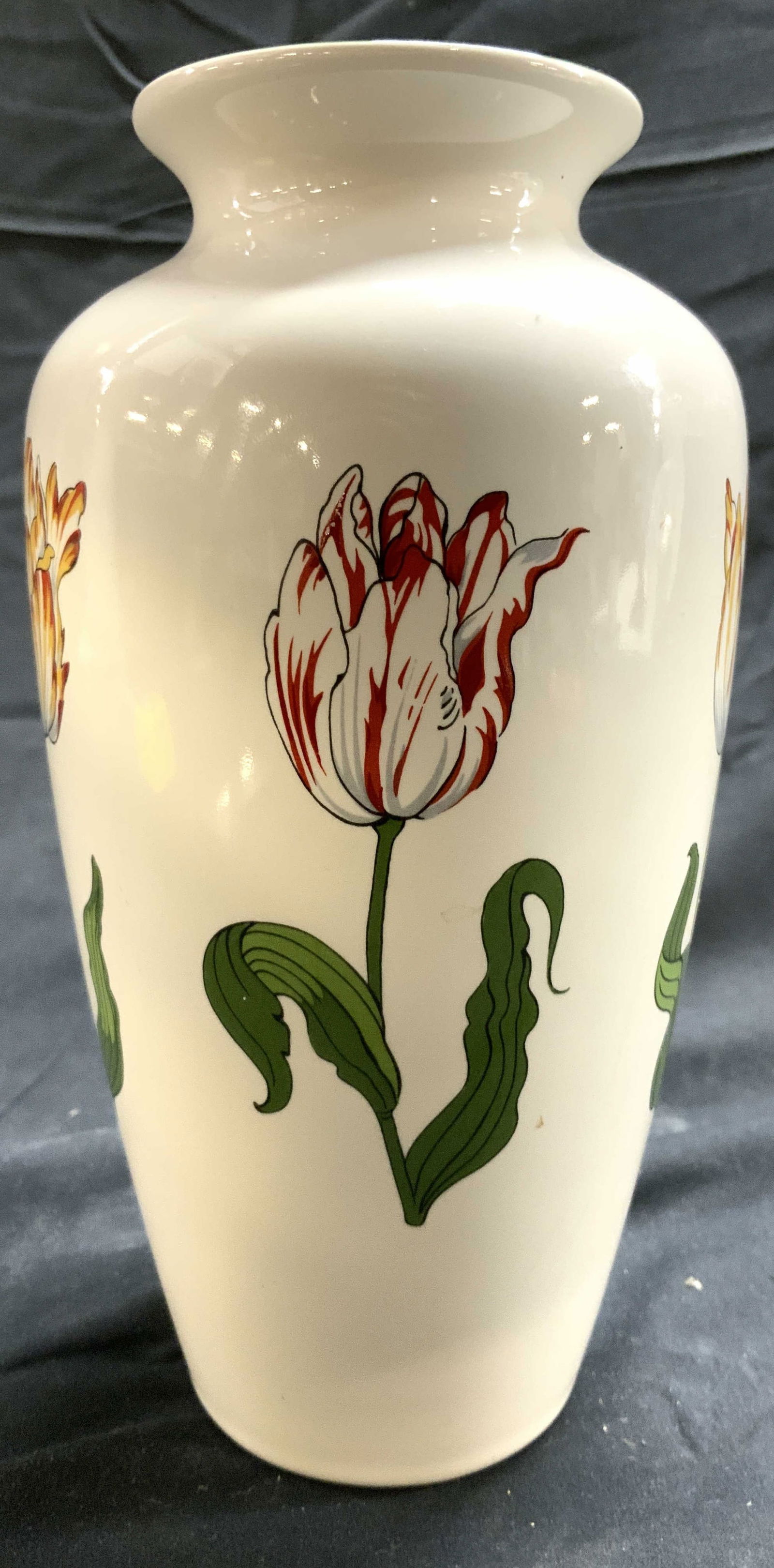 TIFFANY & CO TIFFANY TULIPS Porcelain Vase (1 of 8)