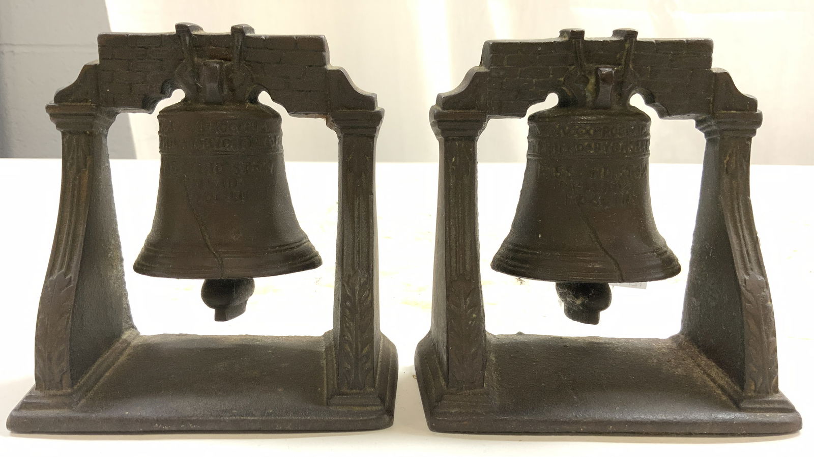 Pr Vintage Iron Liberty Bell Bookends (1 of 8)