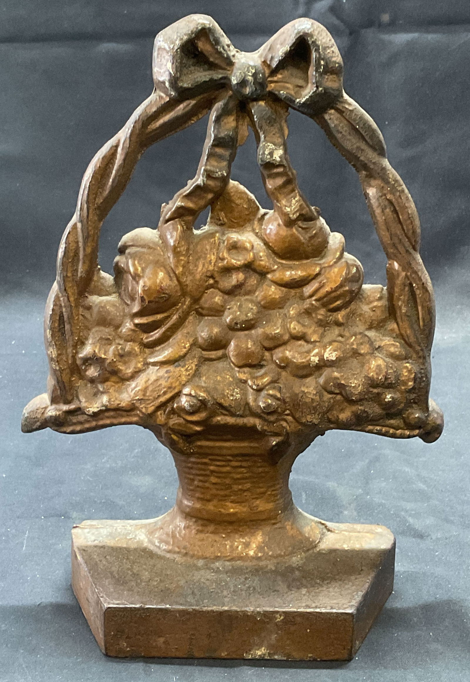 Antique Arthur Mfg Iron Flower Basket Doorstop (1 of 7)