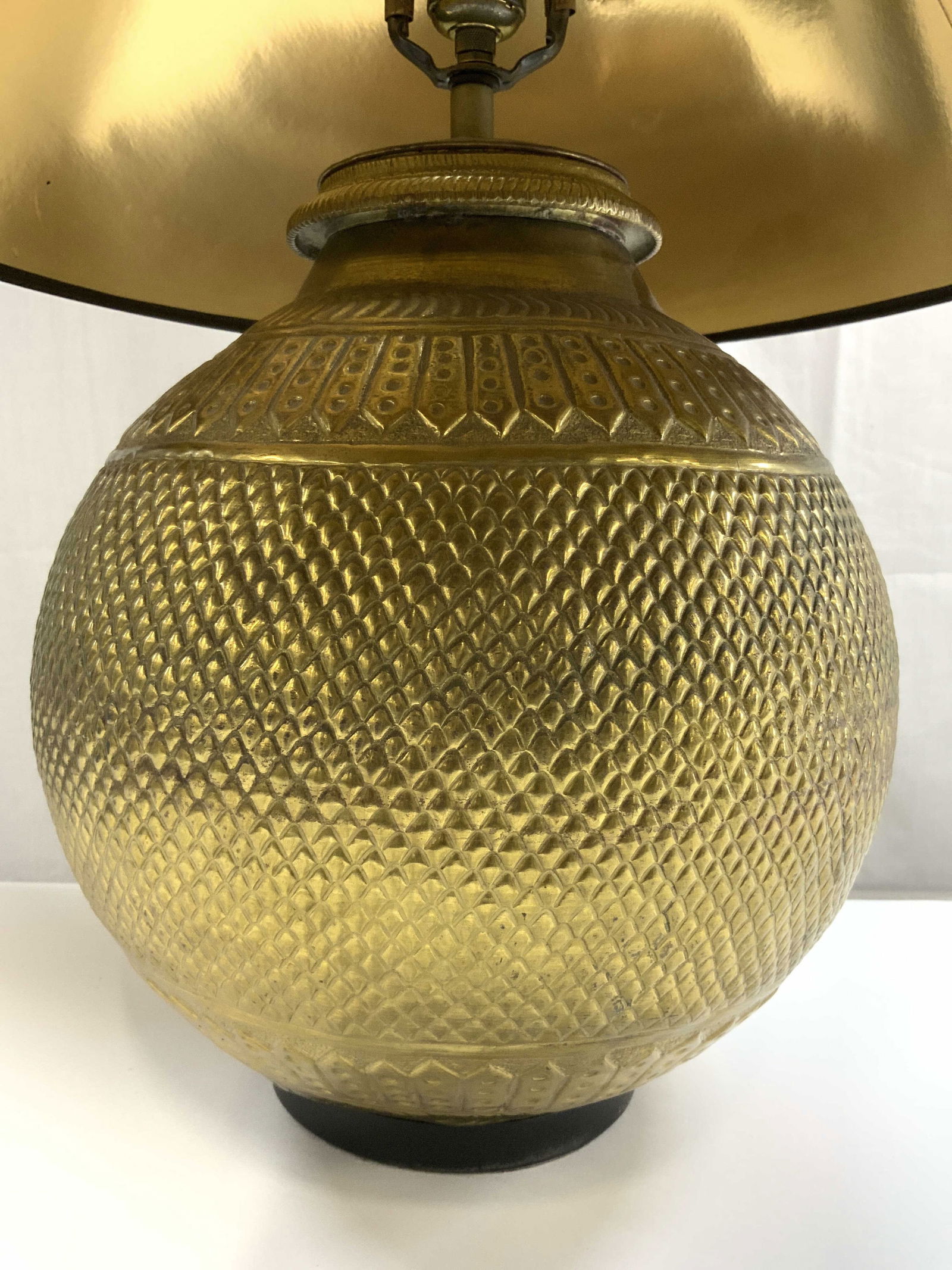 Vntg Gilt Metal Table Lamp W Black Shade (1 of 9)