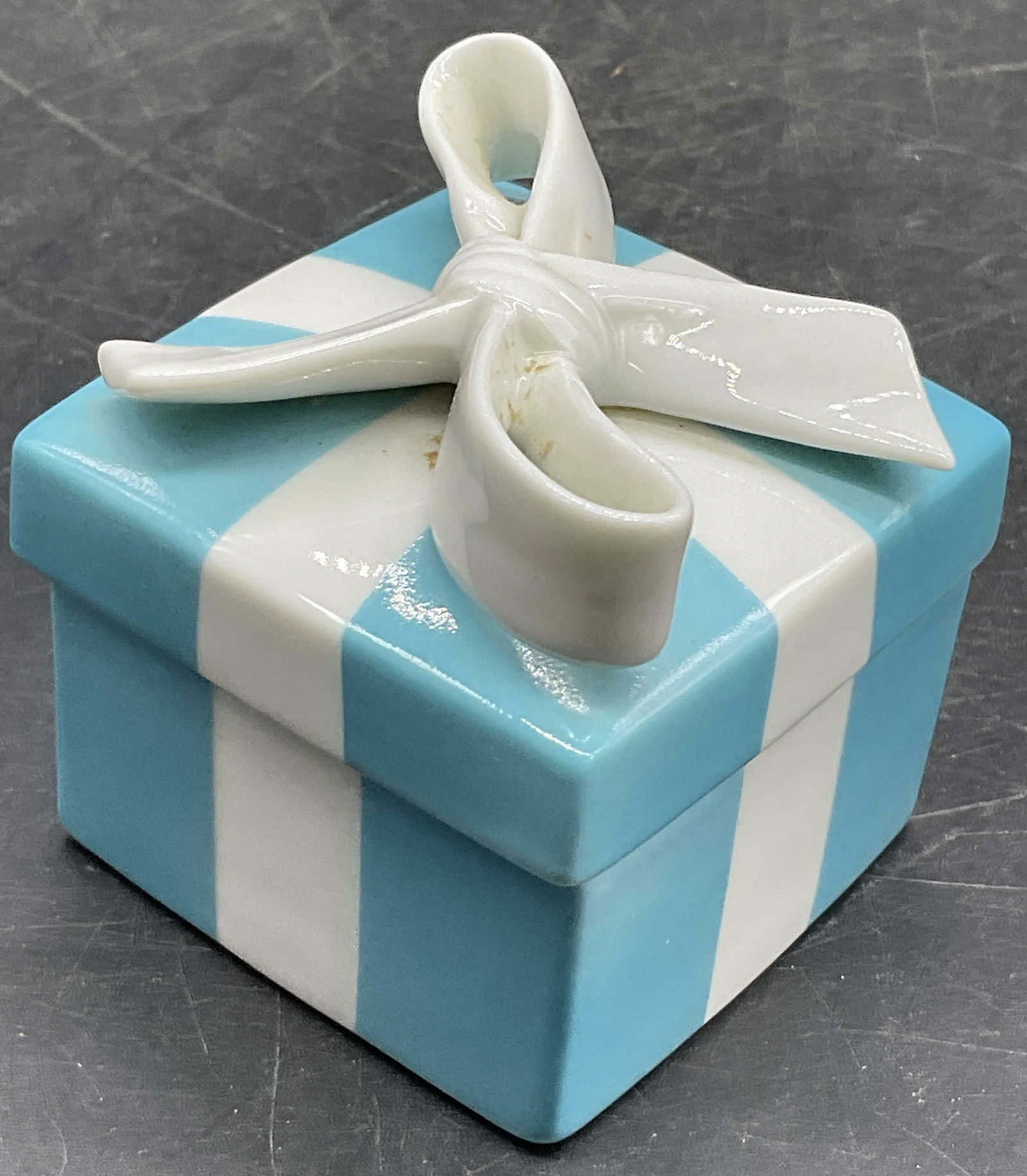 TIFFANY & CO. Porcelain Trinket Box, Lidded (1 of 8)