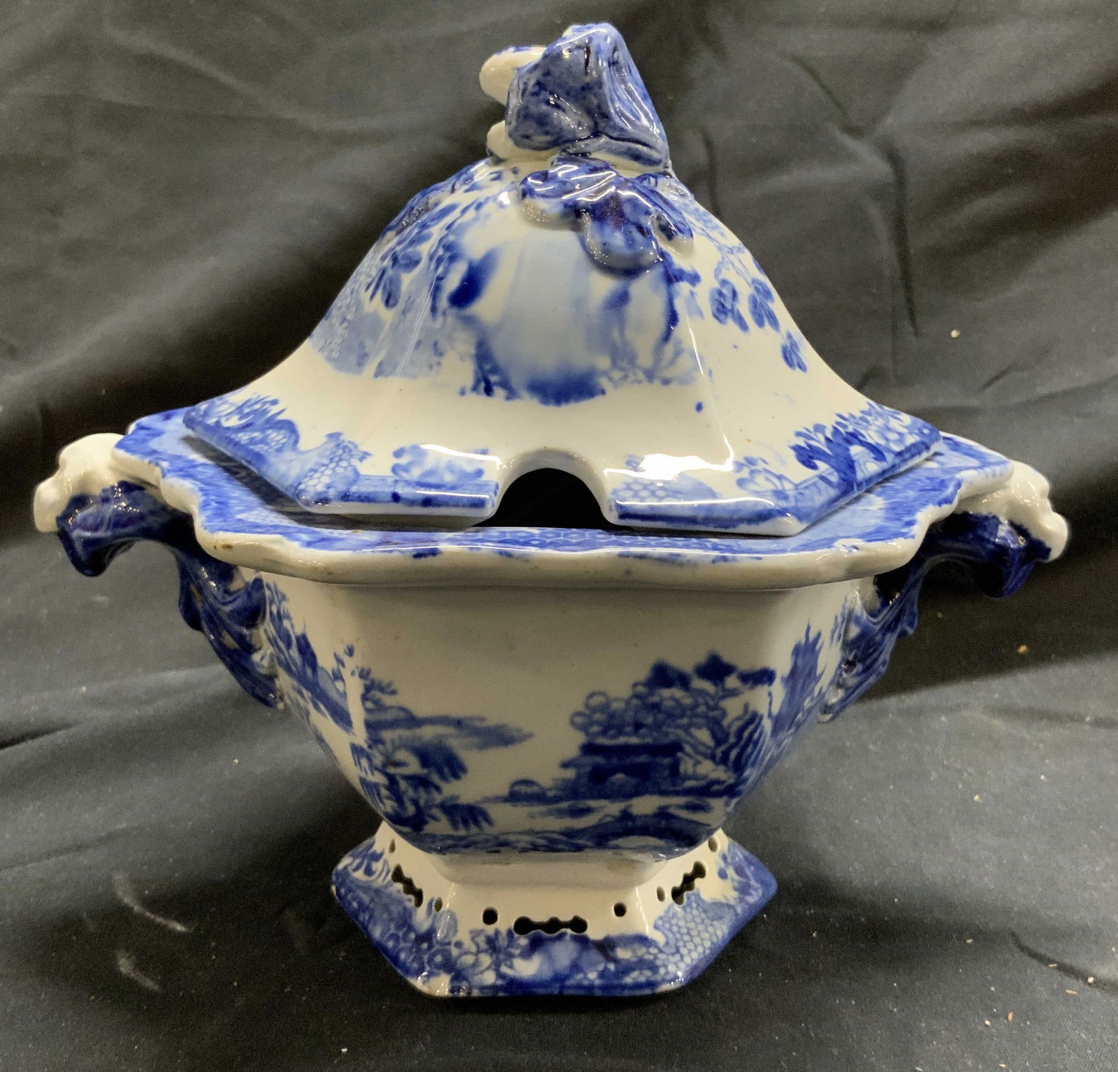 MASONS Ironstone Vntg Soup Tureen W Lid: Underside is marked MASONS. Tureen is ironstone porcelain. Piece is white with blue toned floral, leaf, grape, & vine detail. Vessel has foo dog form handles. Base has pierced detail. Tureen includes