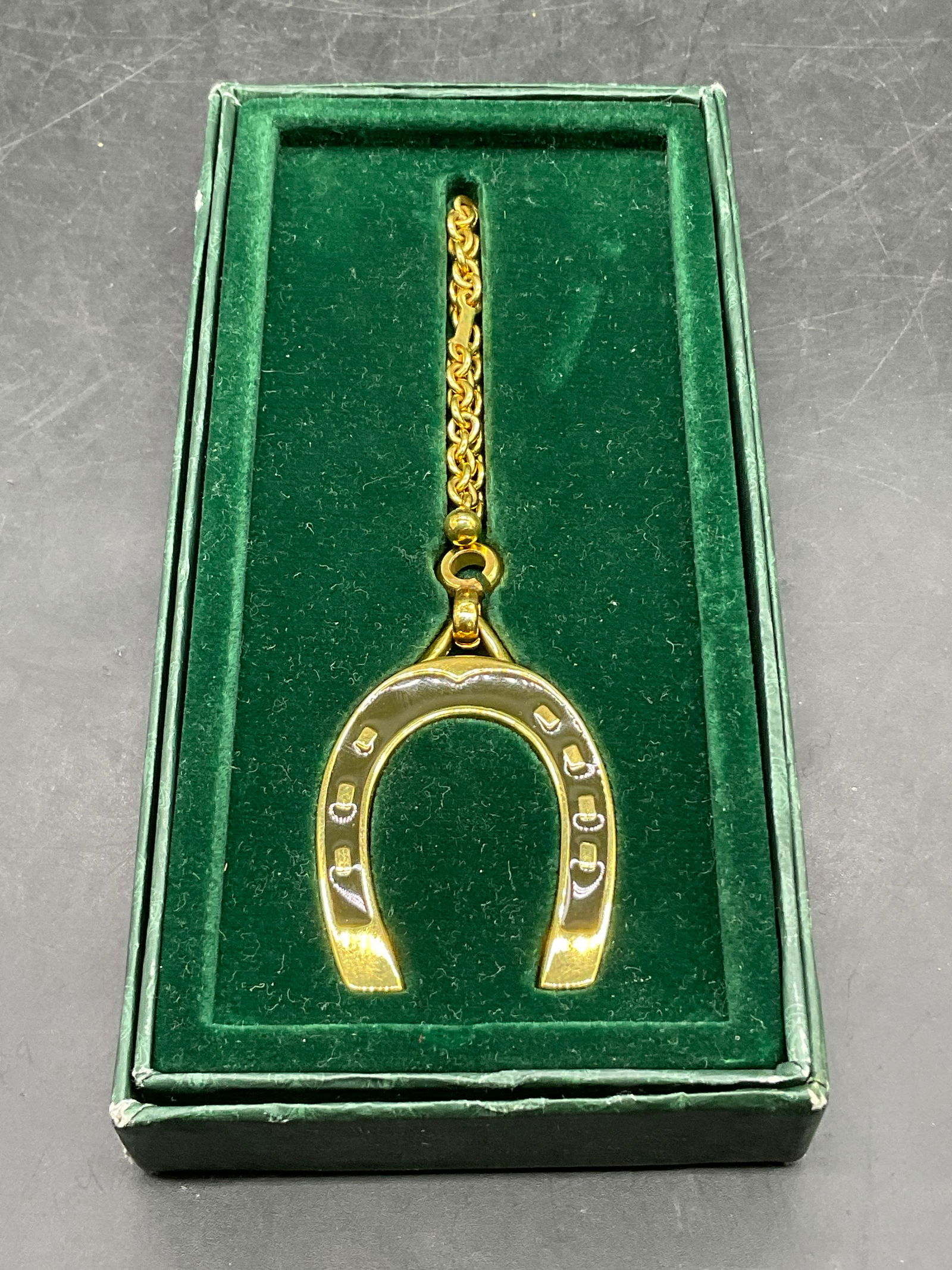 GUCCI Gold Tn Horseshoe Keychain Accessory, Italy (1 of 9)