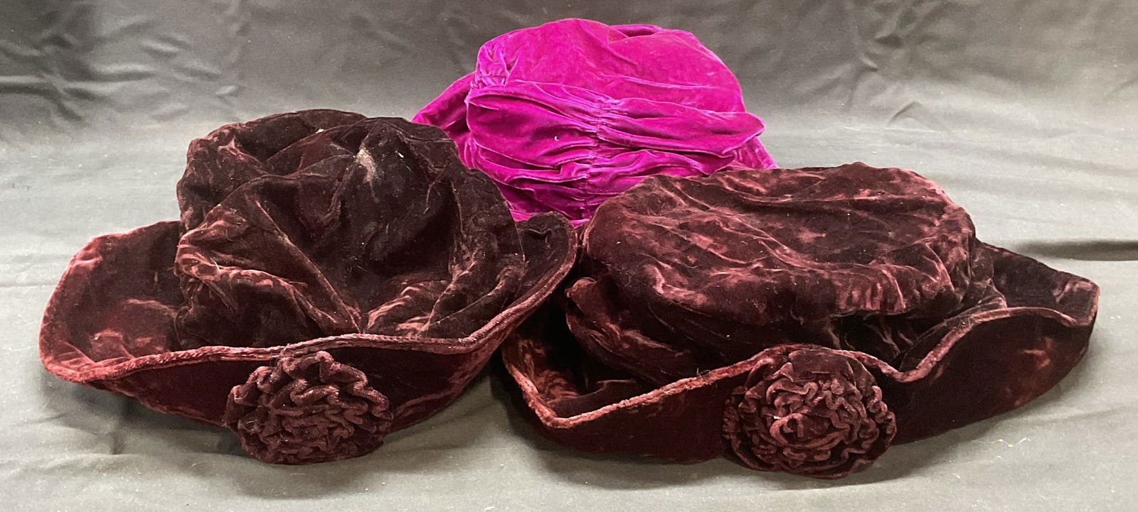 Lot 3 Vintage Purple Velvet Hats (1 of 8)