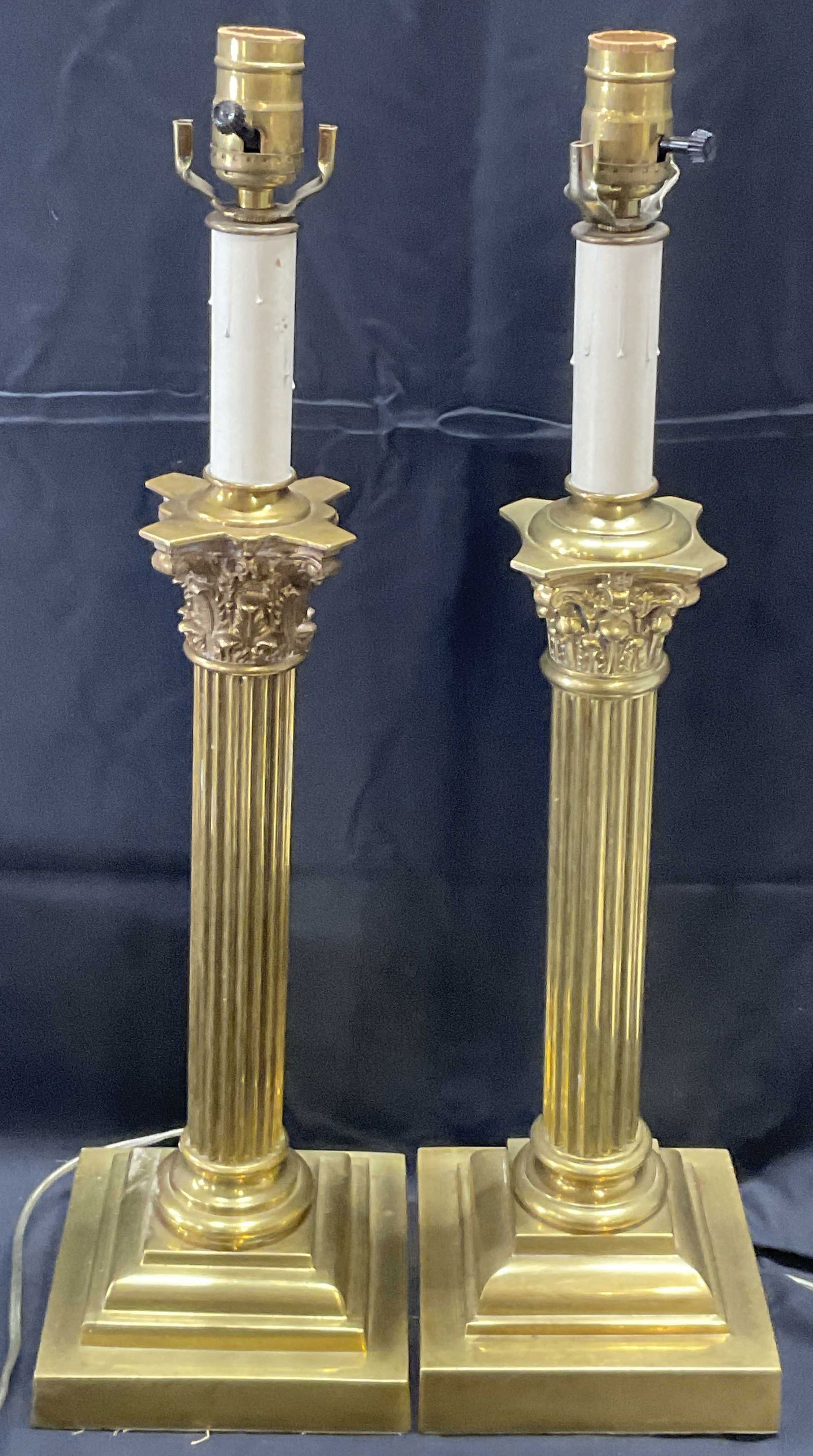 Pair Vintage Brass Corinthian Table Lamp (1 of 8)