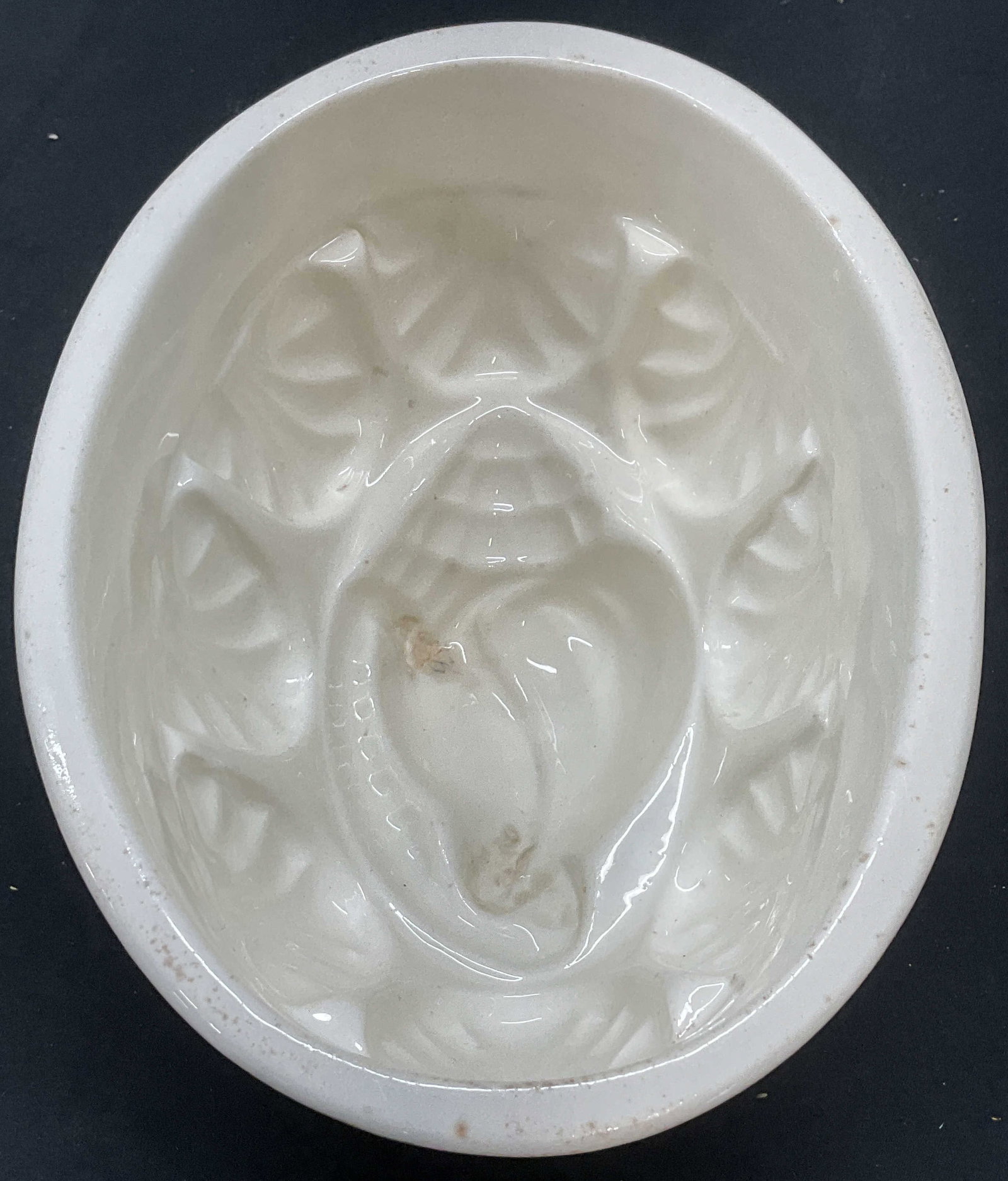 Vintage Ceramic Food Mold Bowl, Shell: Vintage ceramic food mold bowl with shell motif. Measures approx. 7.5 x 6 x 4.25 inches. Some surface wear including chips to interior and exterior observed. Mold, ceramic mold, food mold, bowl mold, 