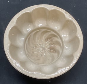 Vintage Ceramic Food Mold Bowl, Scalloped Swirl
