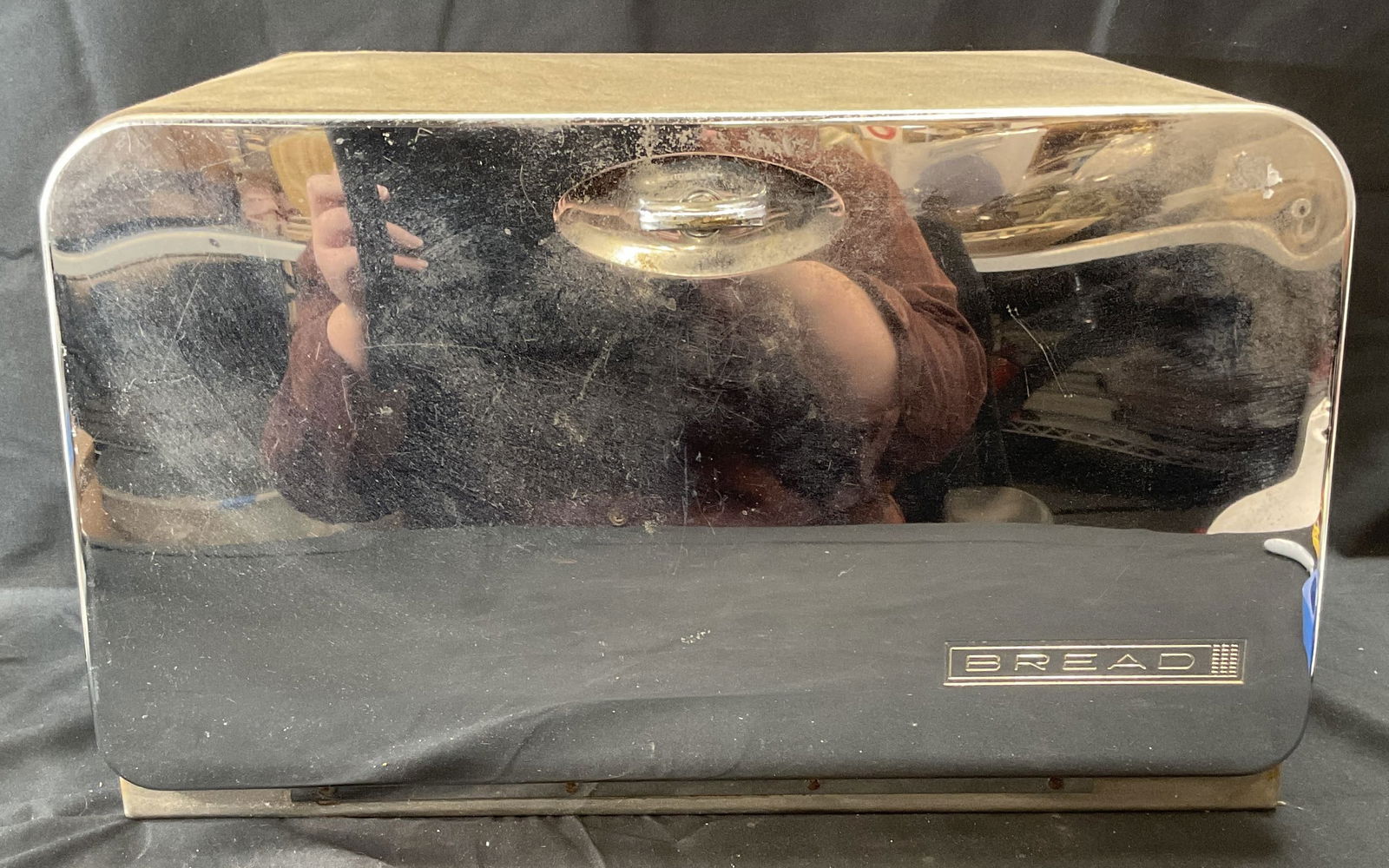 Vintage Beauty Box Silver Tone Bread Box (1 of 7)