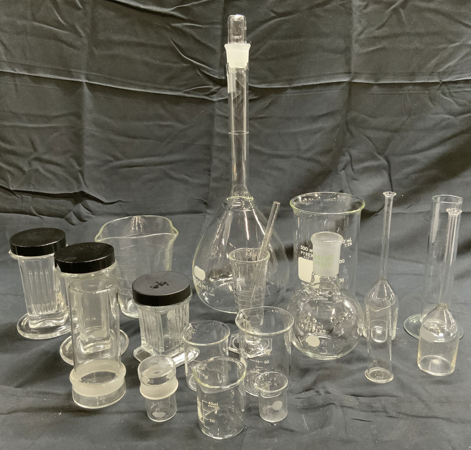 Lot 19 Assorted PYREX Glass Beakers & More (1 of 9)