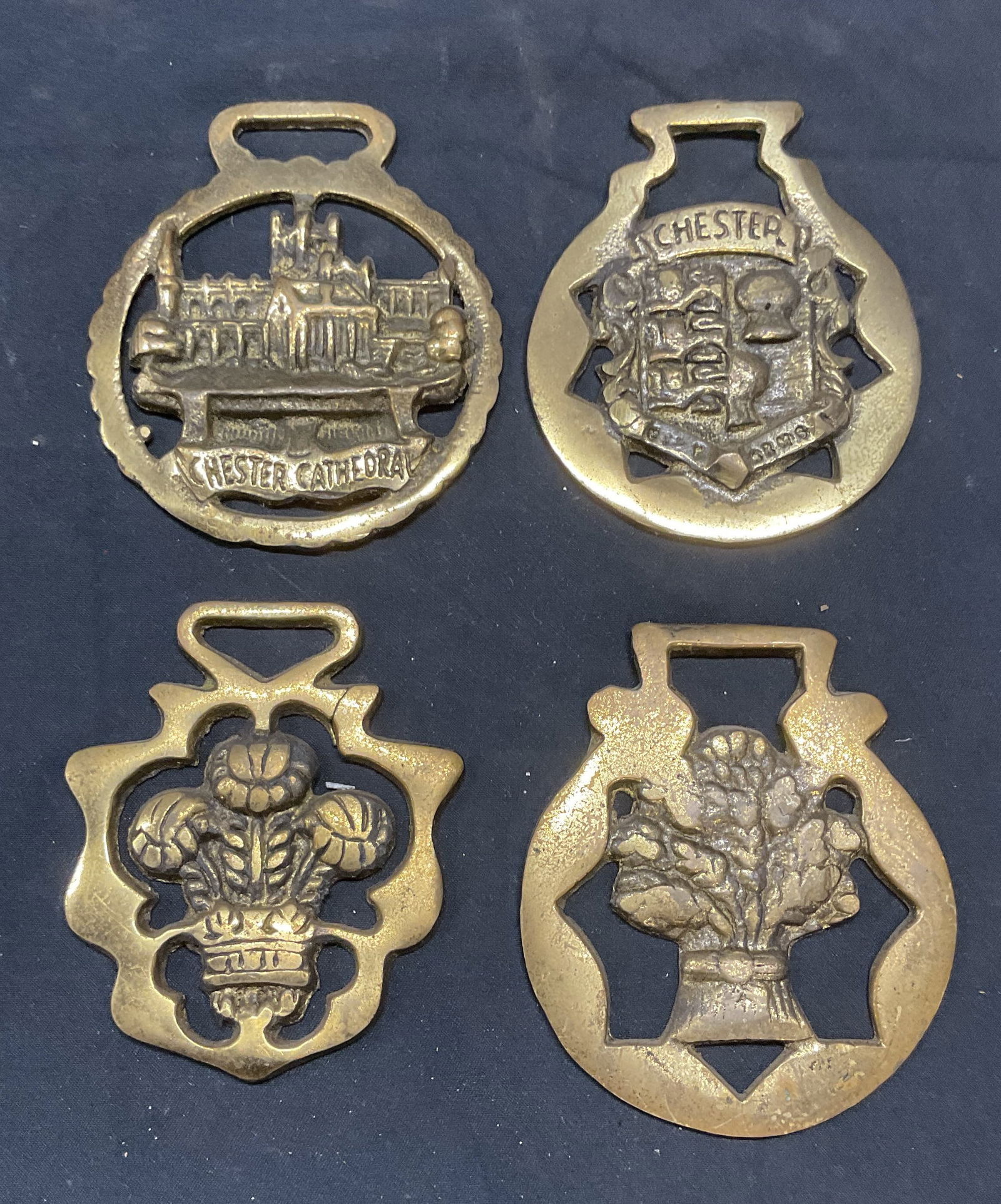 Lot 4 Vntg Brass Floral & Chester Horse Medallions (1 of 6)