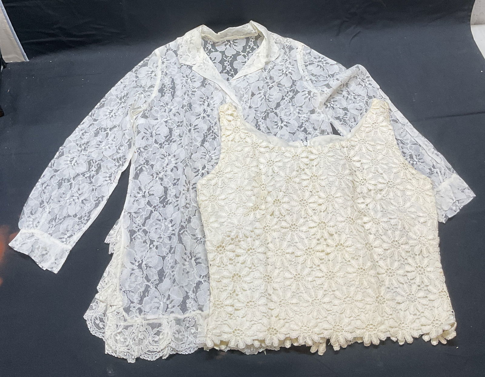 Lot 2 Vintage White Lace Floral Tops (1 of 11)