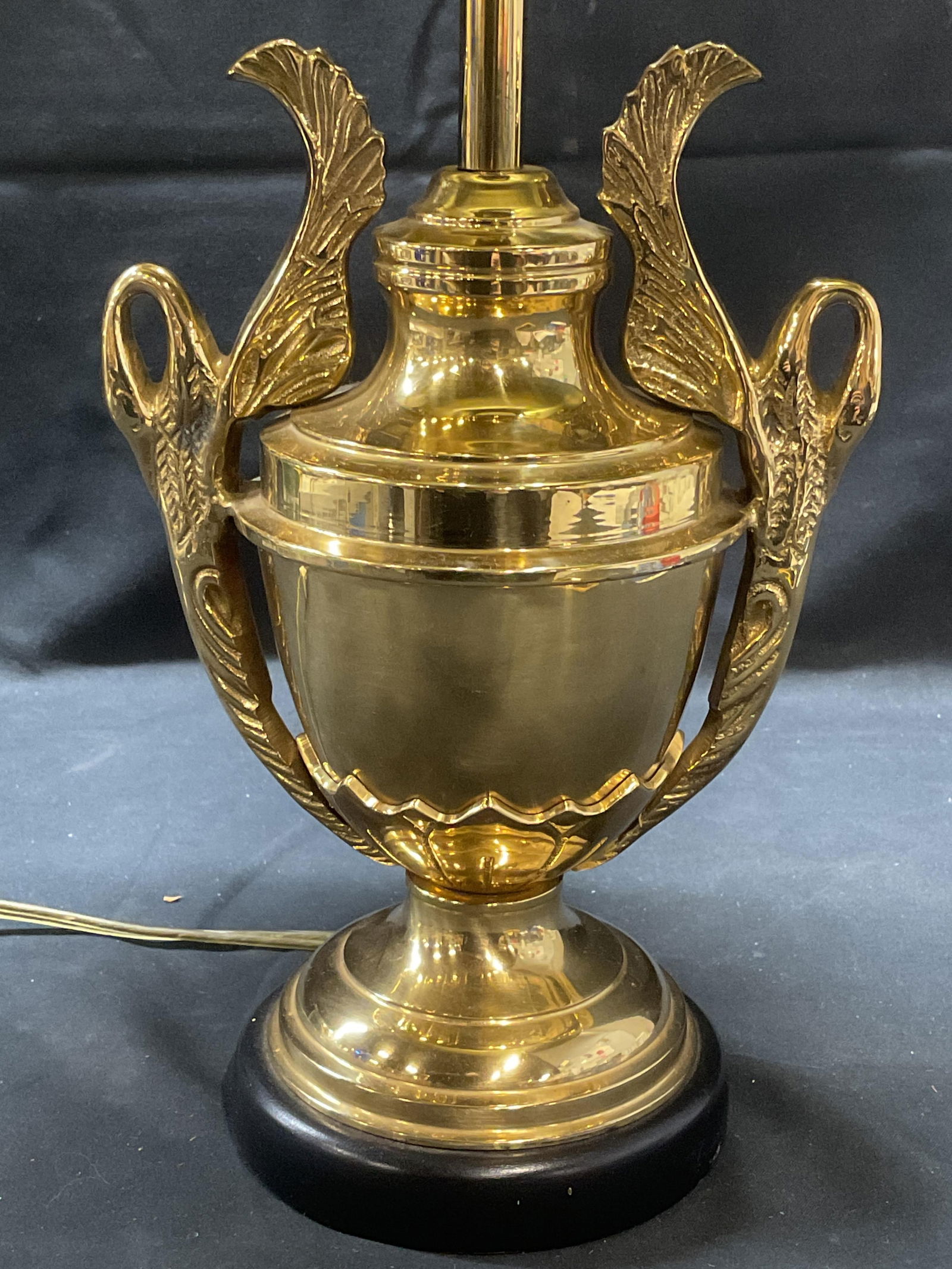 SARREID Vintage Brass Urn Bird Table Lamp (1 of 9)