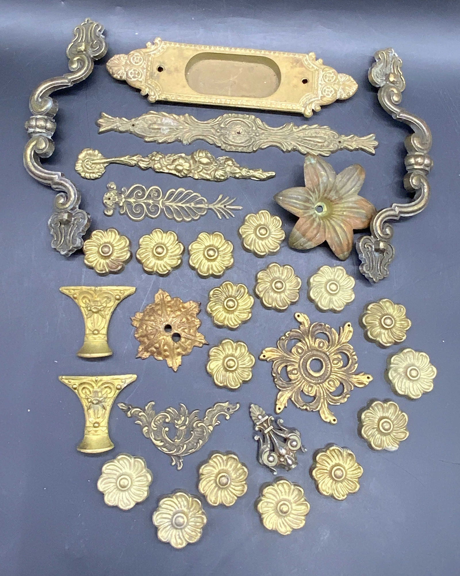 Grp Lot Vintage Metal Accessories, Gilded Metal +: A group lot of vintage metal accessories for metal arts & crafts. Some pieces of gilded metal and some brass hued metal pieces. Longest piece measures approx. 9L x 1.25W in. Pieces have wear consisten