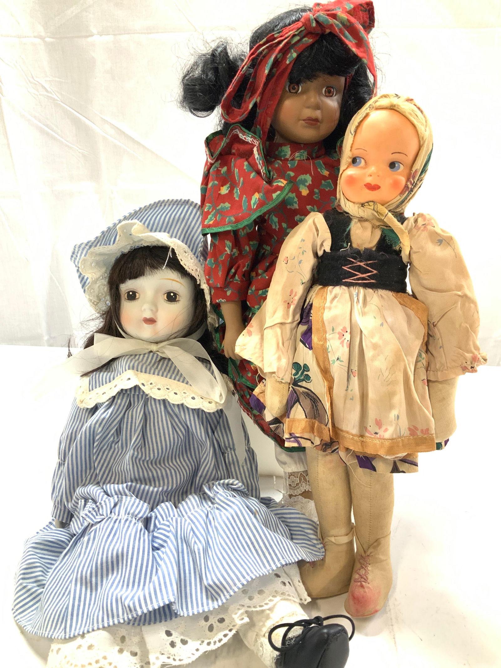 3 Collectible Porcelain Vntg Dolls, Vntg Polish Doll: Vintage collectible dolls. One folk art doll displays a vintage polish cultural outfit. It is marked Poland, she has a plastic face with blue eyes and is made with linen and silk. Has discoloration. H