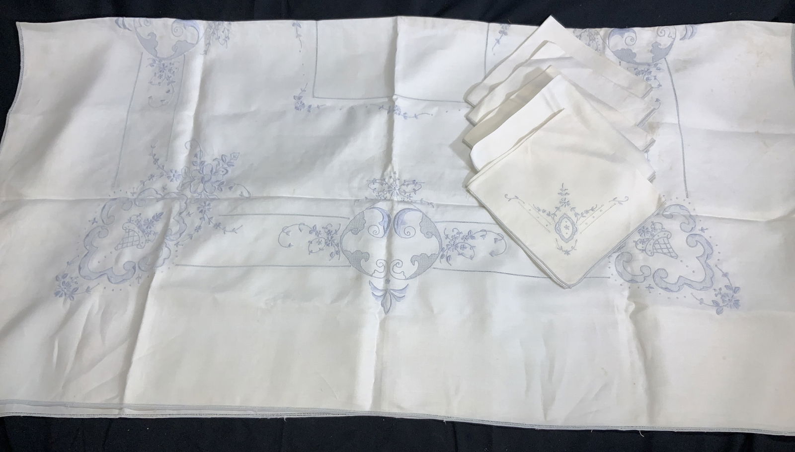 Embroidered MC Linen Tablecloth & Napkins 6 (1 of 6)