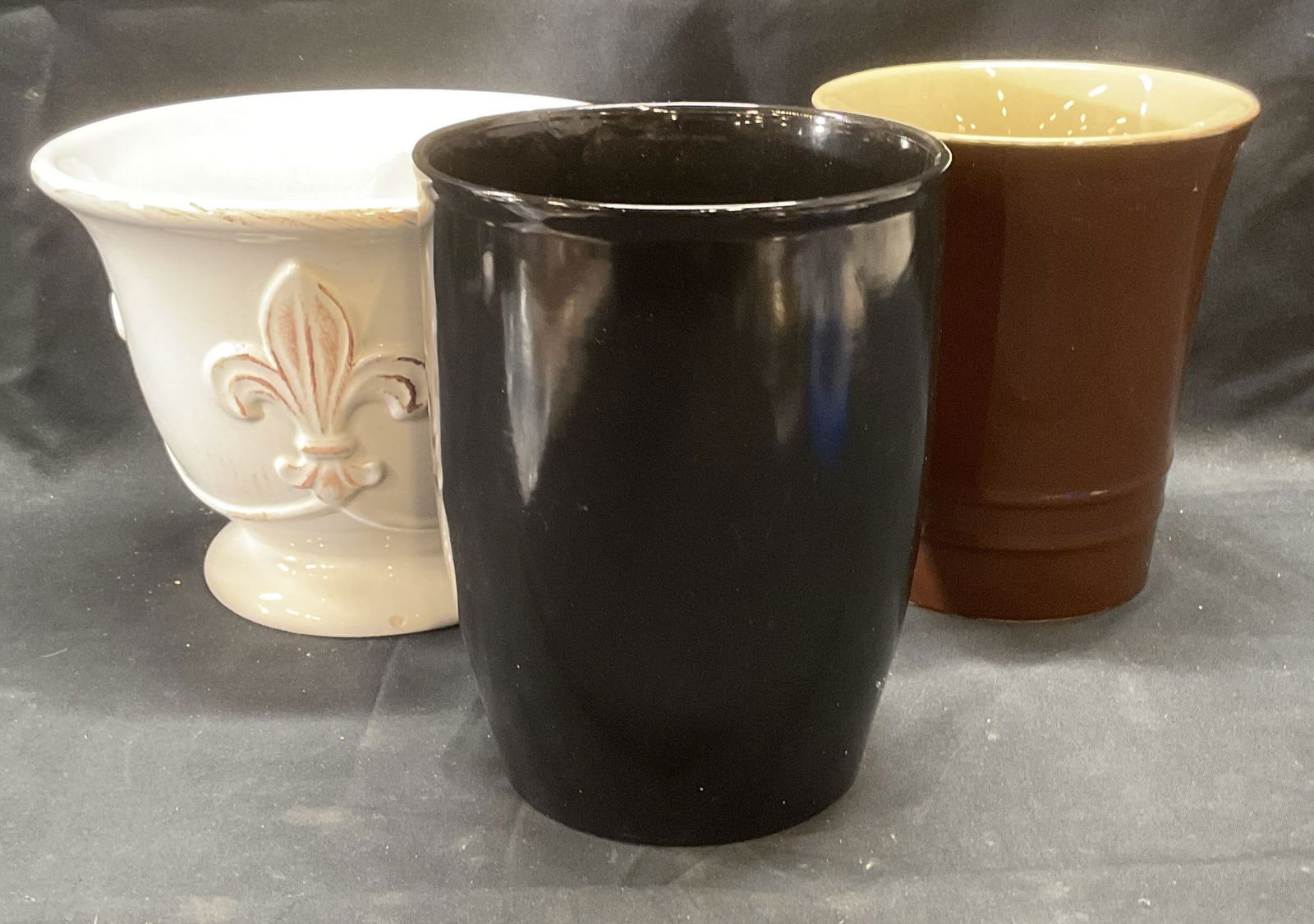 Lot 3 White, Black, Brown Ceramic Planters (1 of 10)