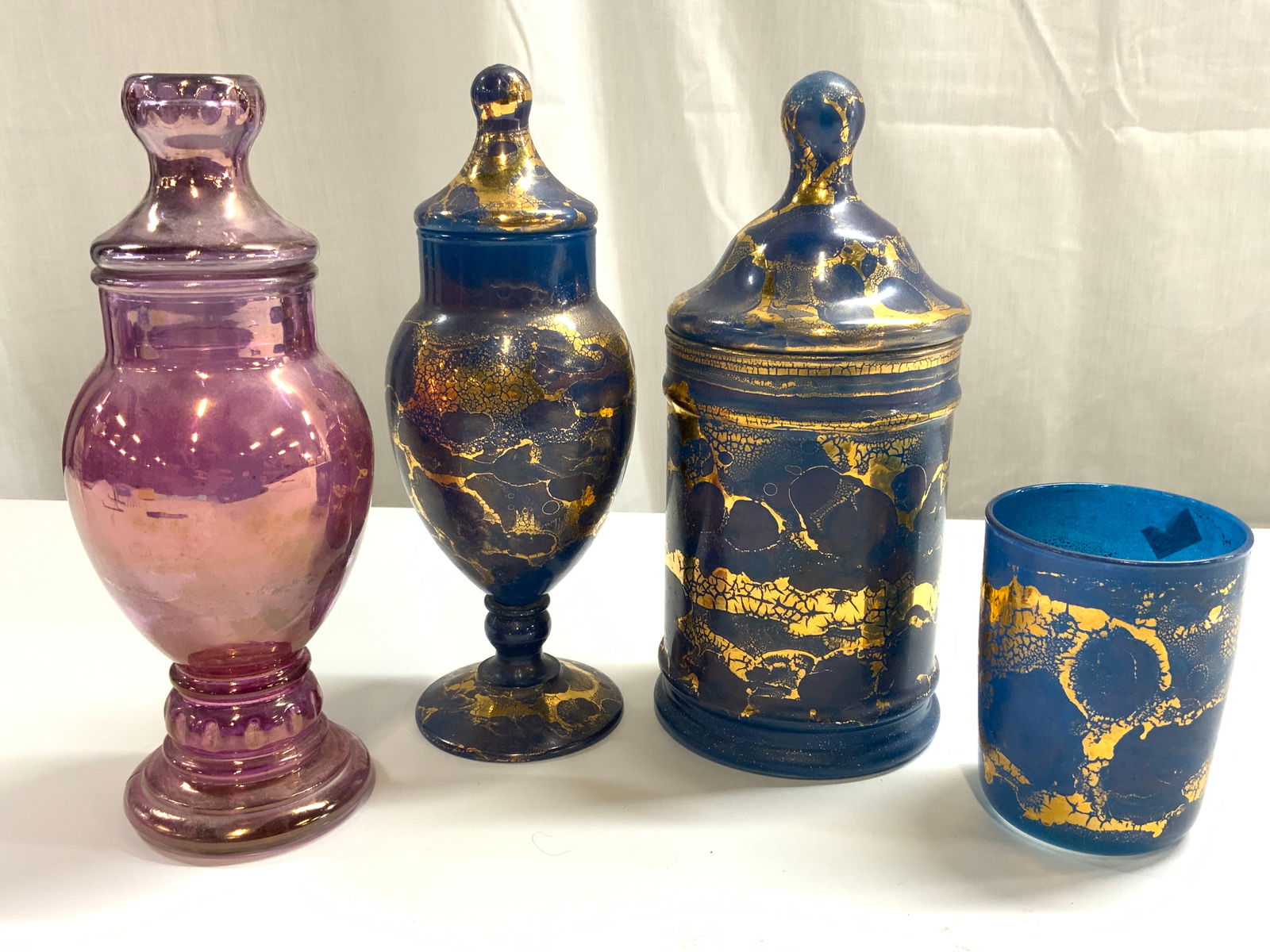 Lot 4 Gilt Splatter Art Glass Vessels W Lid (1 of 6)