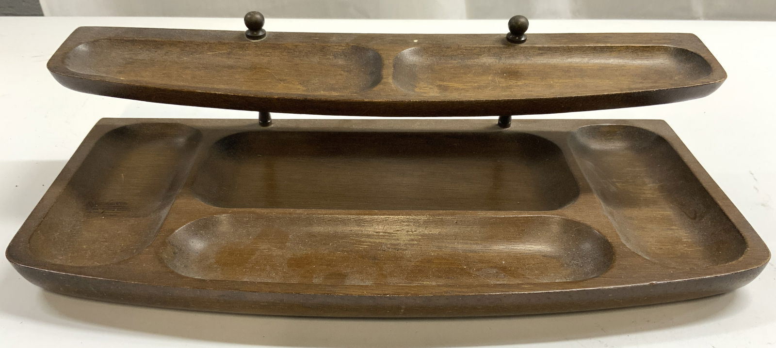 ROYAL LONDON LTD MCM Wooden Jewelry Valet: Underside reads ROYAL LONDON. Piece is brown toned and wooden. Valet has 2 wooden tiers. Piece has 2 gilt metal supports. Jewelry valet is mid century modern. Piece measures approximately 12 inches lo