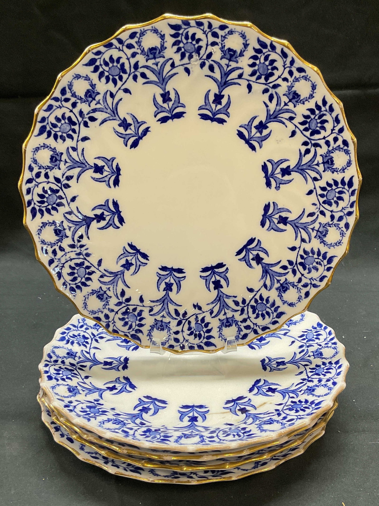 Set 5 Antique Copeland China Plates, England: Set of 5 antique Copeland China plates. Blue and white with floral pattern and gilt rims. Scalloped rims. All pieces trademarked on undersides. Made in England. Measure approx. 7.75 inches wide. All p