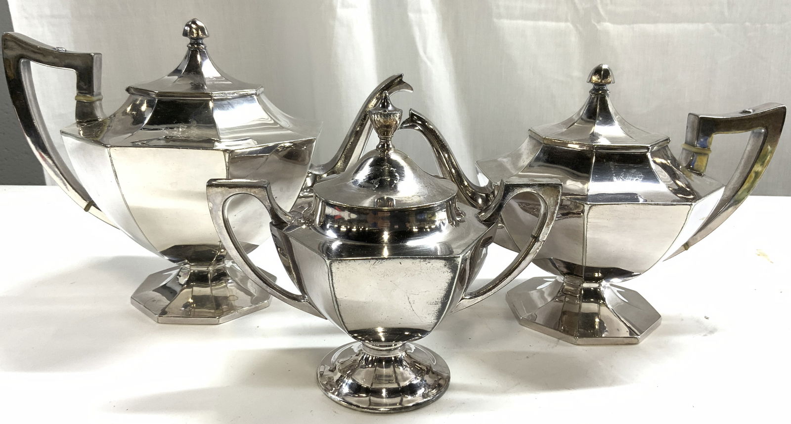 WILCOX SILVER PLATE CO 3 Teapots Sugar Dish W Lids (1 of 8)