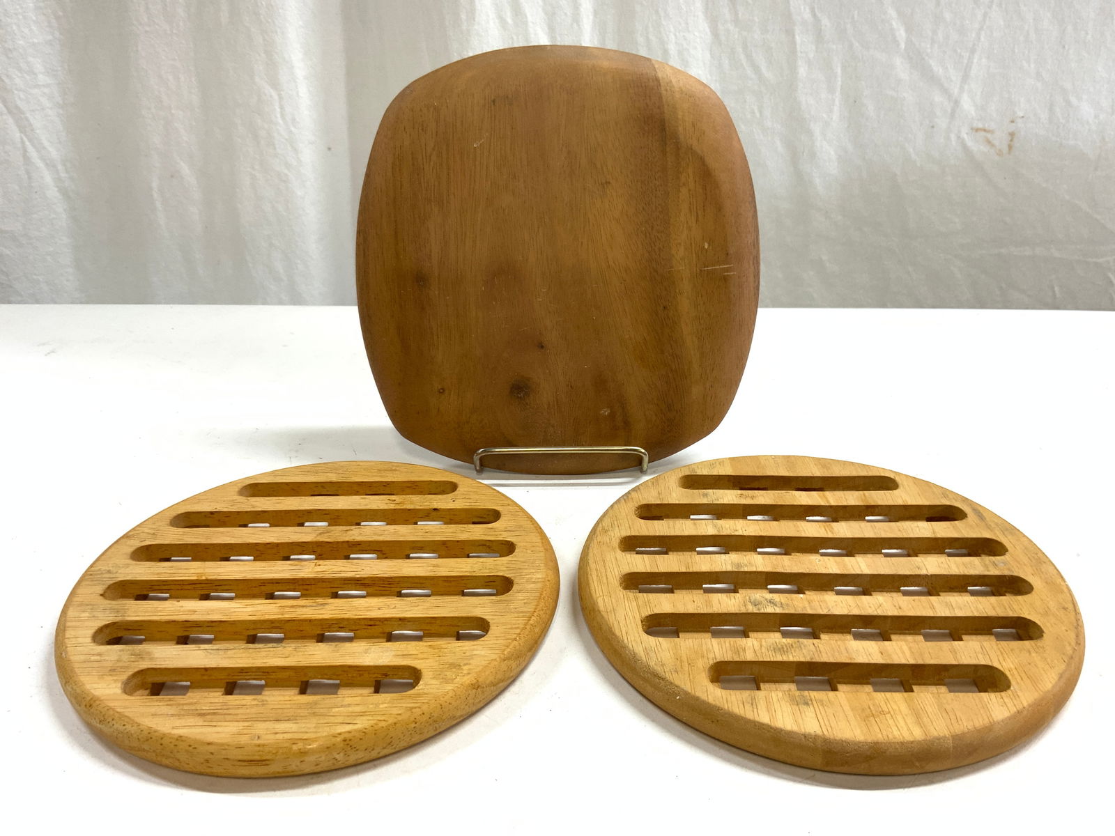Lot 3 Assorted Wooden Trivets (1 of 6)