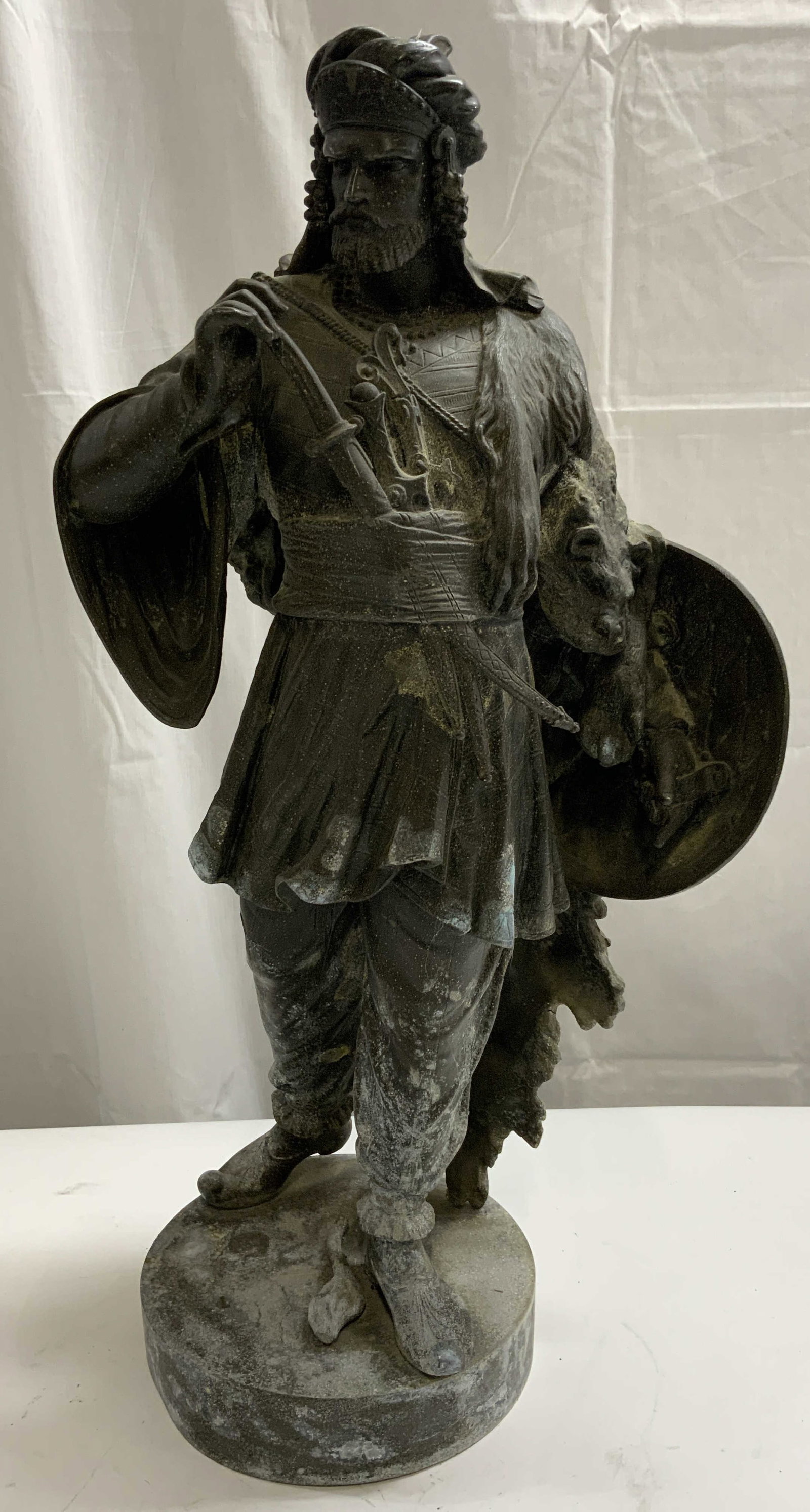 Antique Gilt Metal Spelter Warrior Male Figure: Male figure statuary appears to be antique possibly vintage. Piece is gilt metal, possibly brass, possibly bronze. Depict a male figure spelter warrior in armor. Piece has circular form base. Statuary