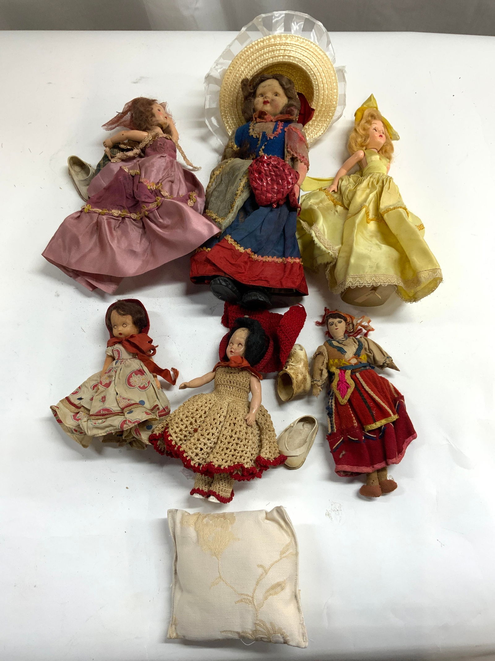 Lot 7 Vintage Assorted Girl Dolls & Accessories (1 of 9)