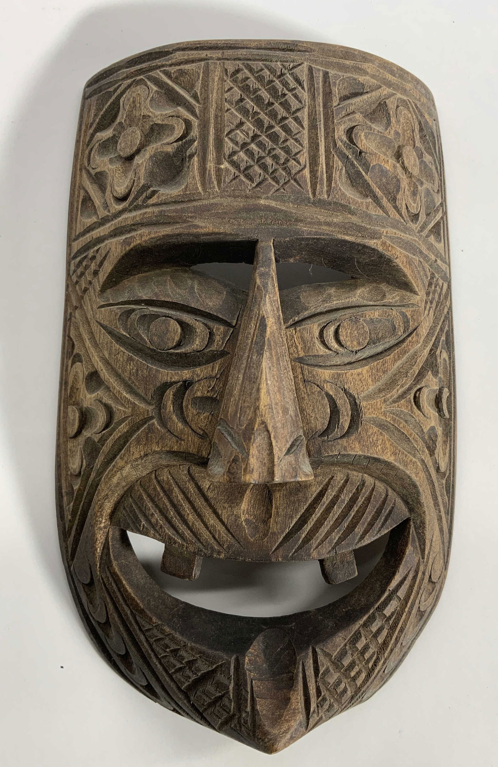 African Style Wooden Carved Mask Wall Hanging (1 of 8)