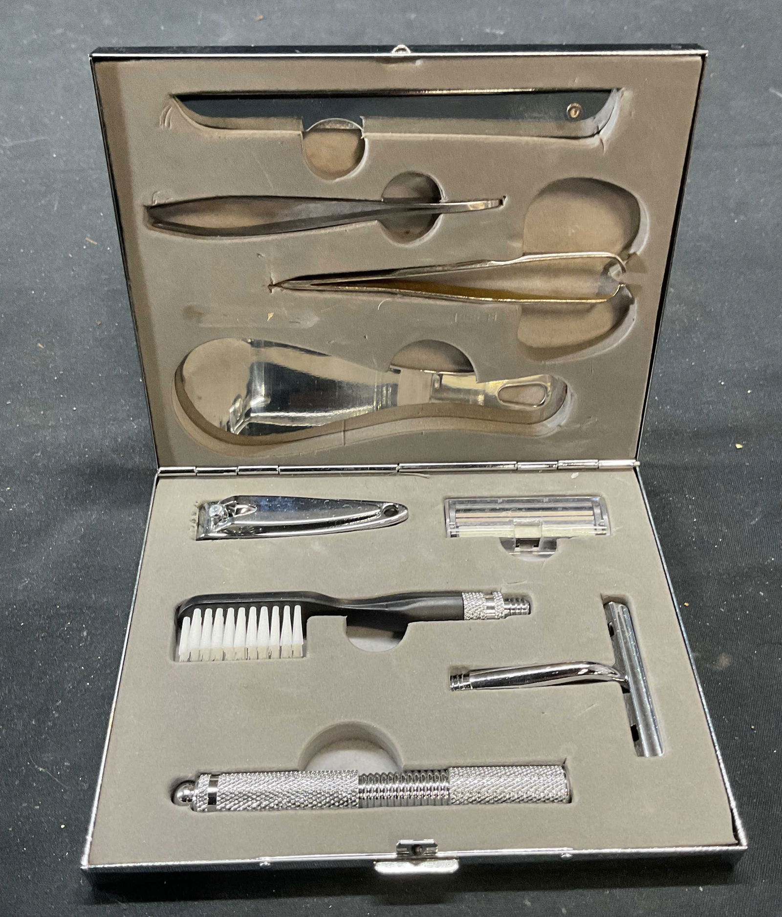 Neiman Marcus Grooming Kit with Case (1 of 6)