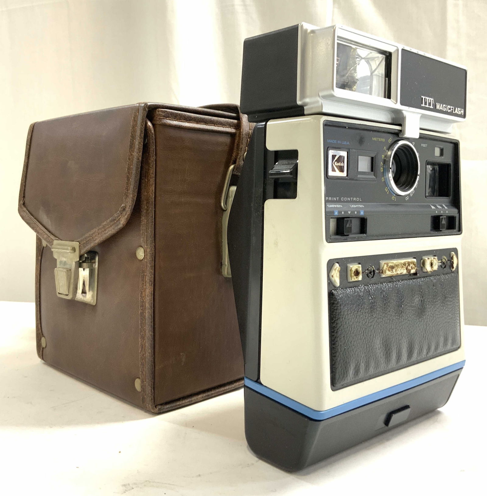 KODAK EK4 Vntg Instant Camera Flash & Case (1 of 7)