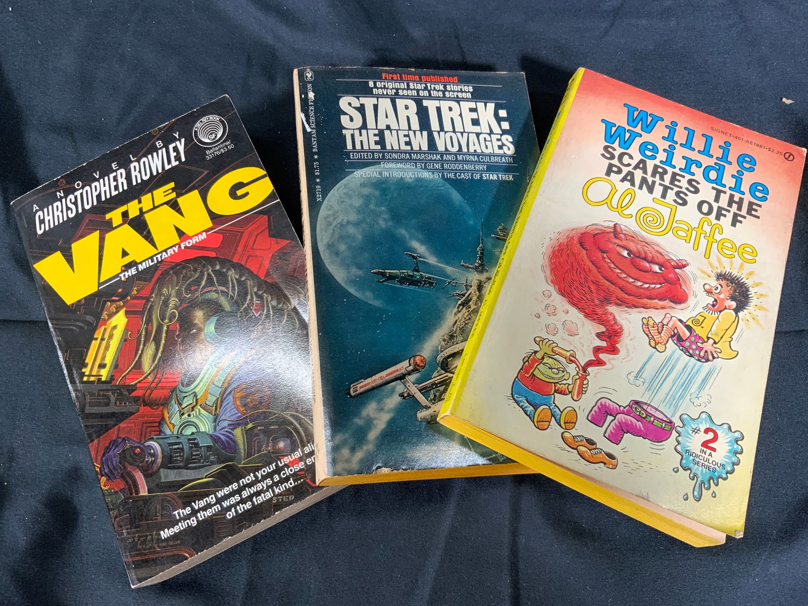 Lot 3 Science fiction and Graphic Novel Books (1 of 10)