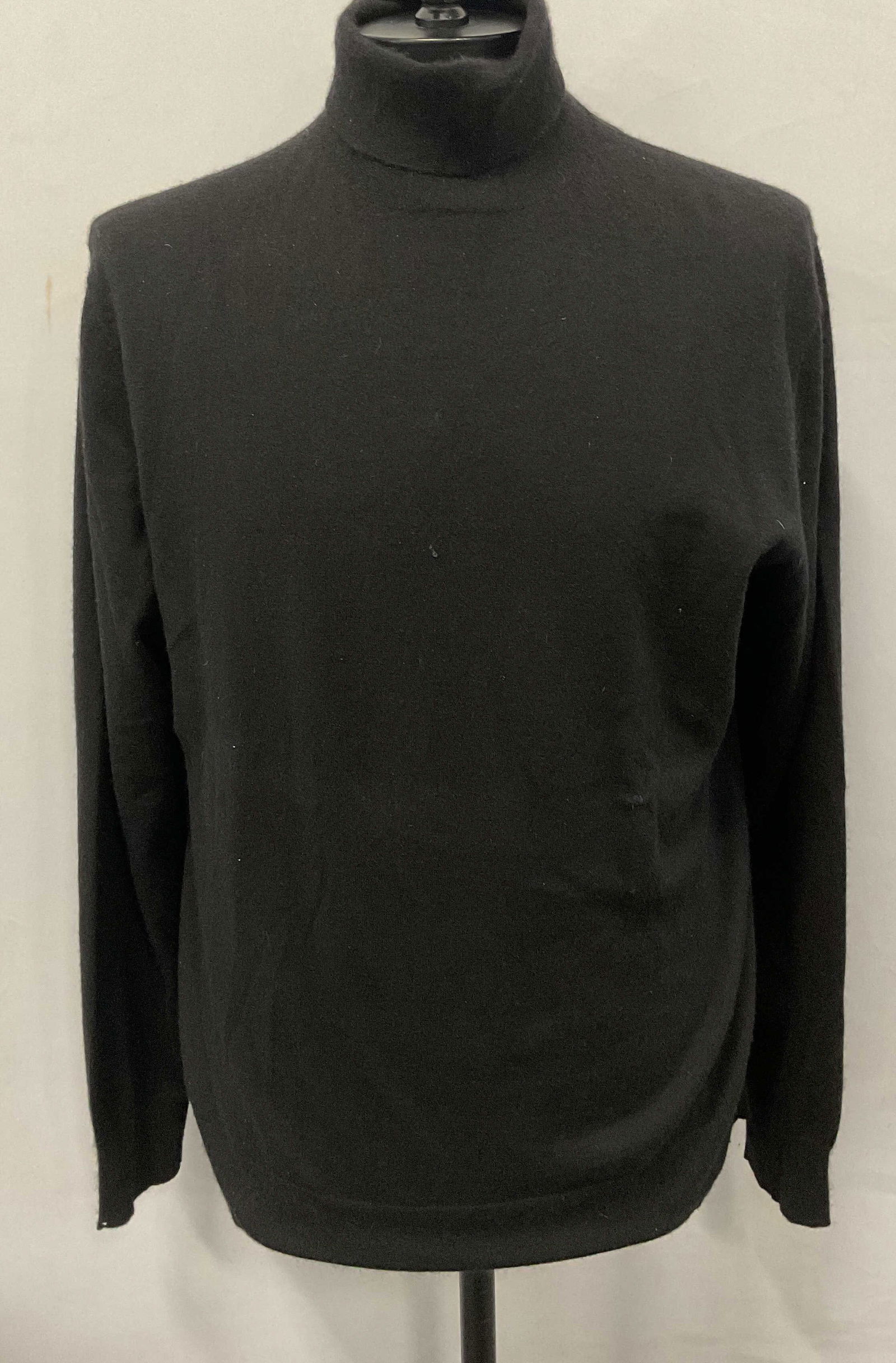 Neiman Marcus Black Cashmere Turtleneck Sweater (1 of 6)