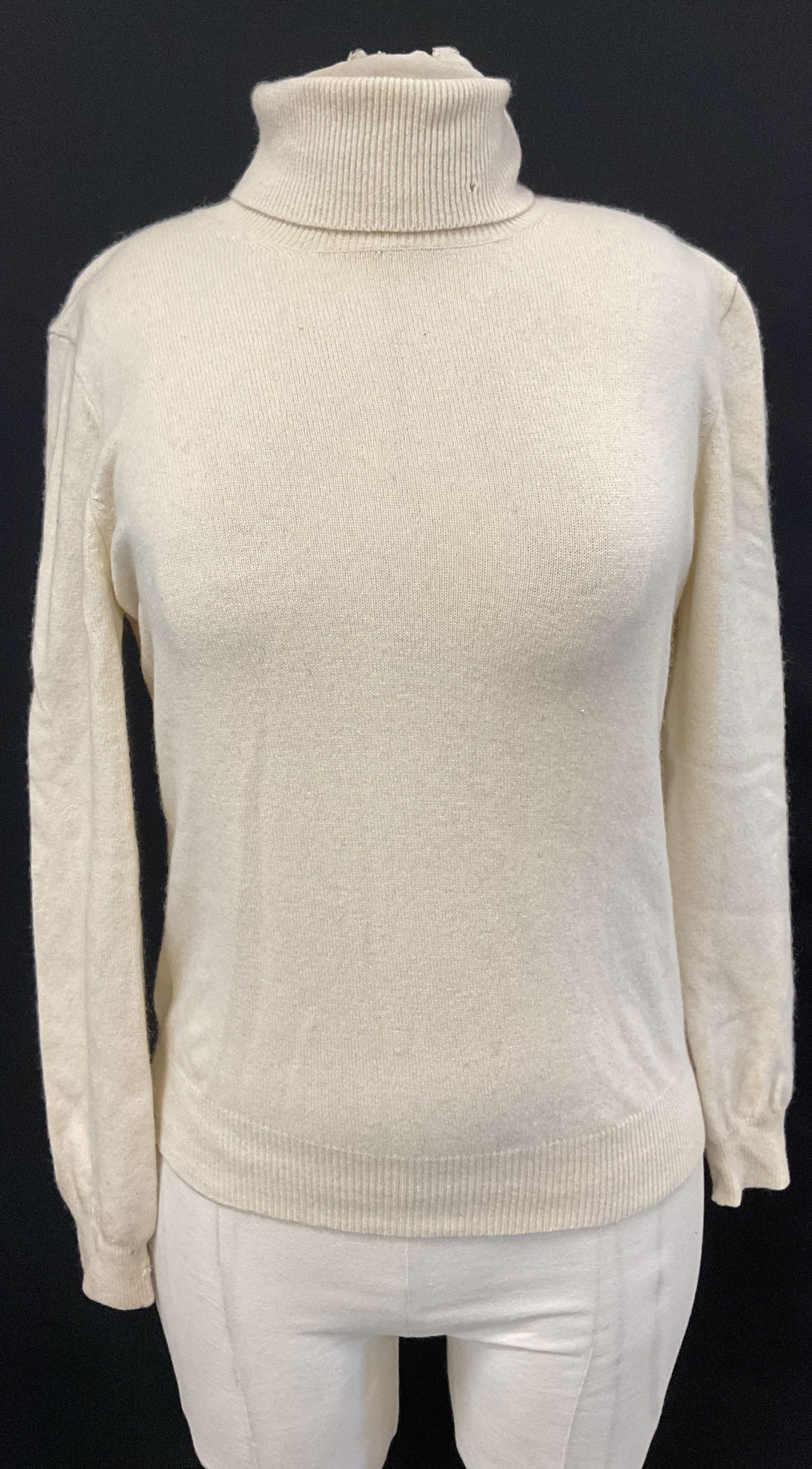 Vntg Saks Fifth Avenue White Cashmere Turtleneck: Vintage Saks Fifth Avenue Folio Collection white cashmere turtleneck sweater. Size M. Some wear to material including small holes observed. Saks fifth Avenue, saks fifth Avenue cashmere, ladies cashme
