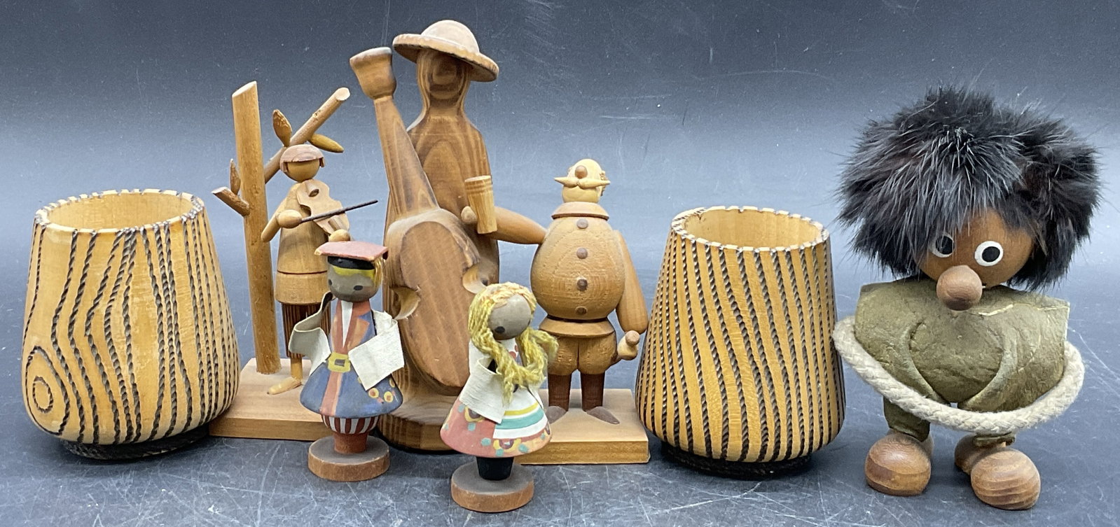 Lot 8 Vintage Wooden Tabletop Figurals & Cups: Eight vintage wooden tabletop figurals and cups. Some pieces have stickers to the undersides. Two stickers are in a foreign language. One sticker reads S, SWEDEN. Cups measure approx. 3H x 2.5W in. Me