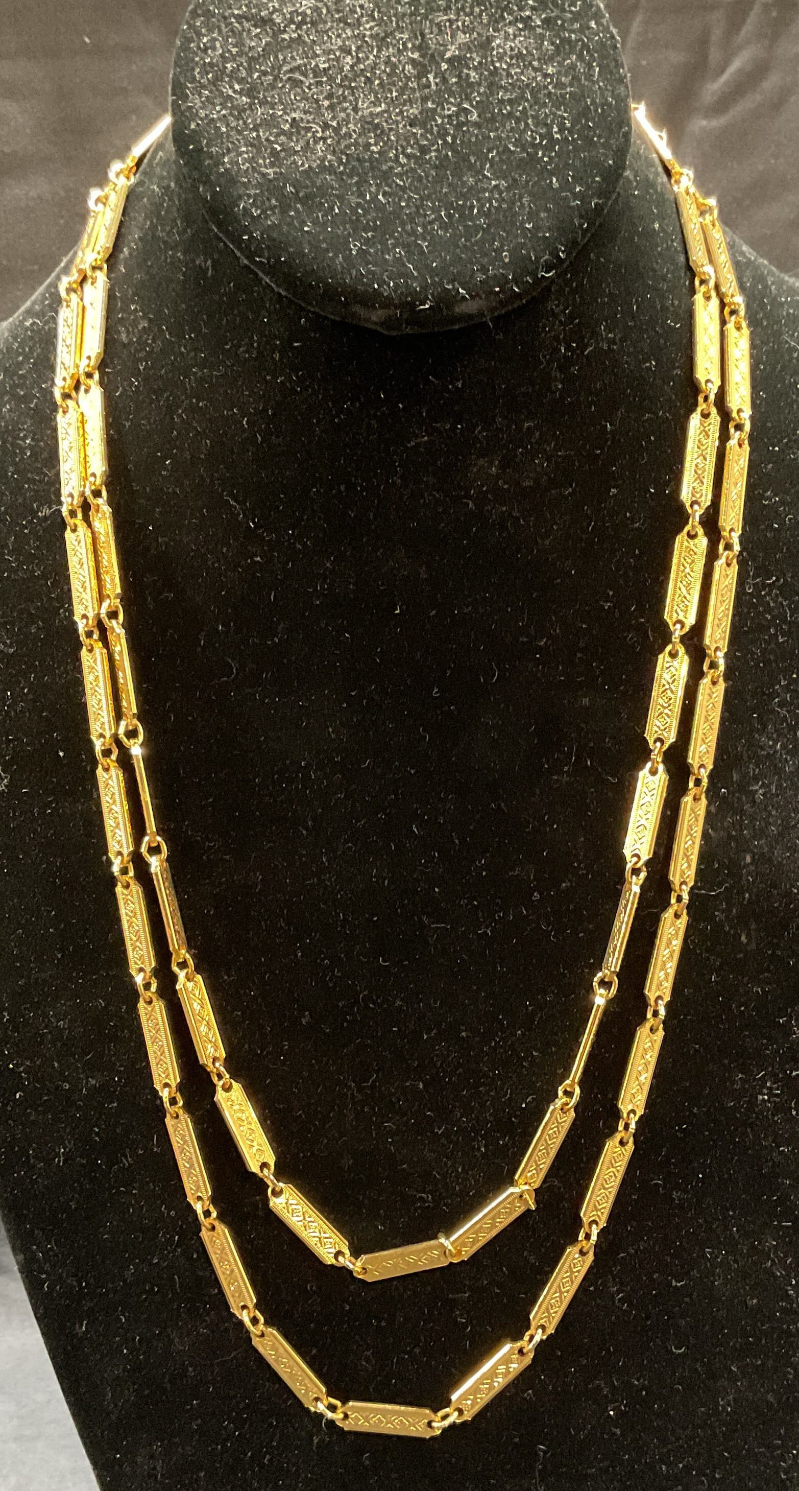 Gold Tone Chain Necklace: Gold tone chain necklace with ornate embossed panels. Drop length approx. 23 inches. Includes box. Some surface wear including scratching observed. Jewelry, estate jewelry, costume jewelry, cocktail j