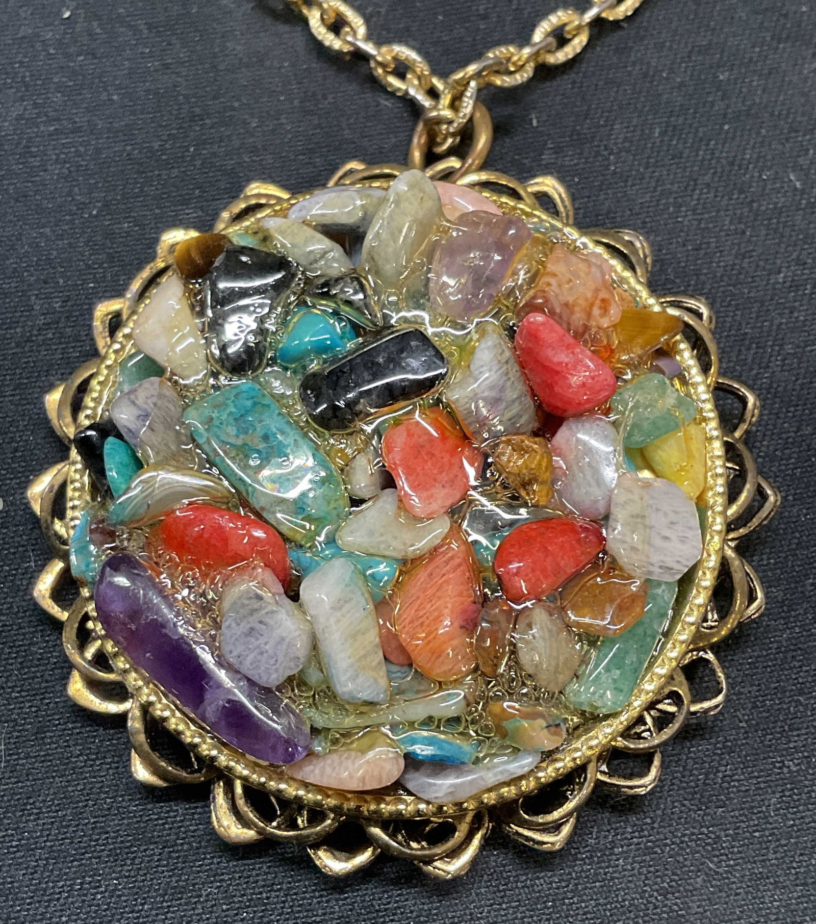 Vntg Gold Tn Semiprecious Stone Pendant Necklace: Vintage gold tone chain necklace with gold tone pendant. Multicolor semiprecious stone cluster decoration on pendant. Sealed with resinous coat. Drop length approx. 12 inches. Pendant measures approx.